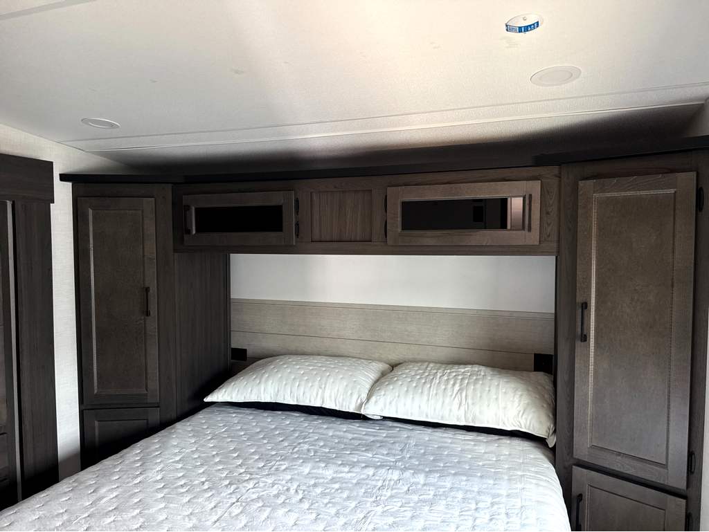 2026 VENTURE RV SPORTTREK 303VIK - Image 25