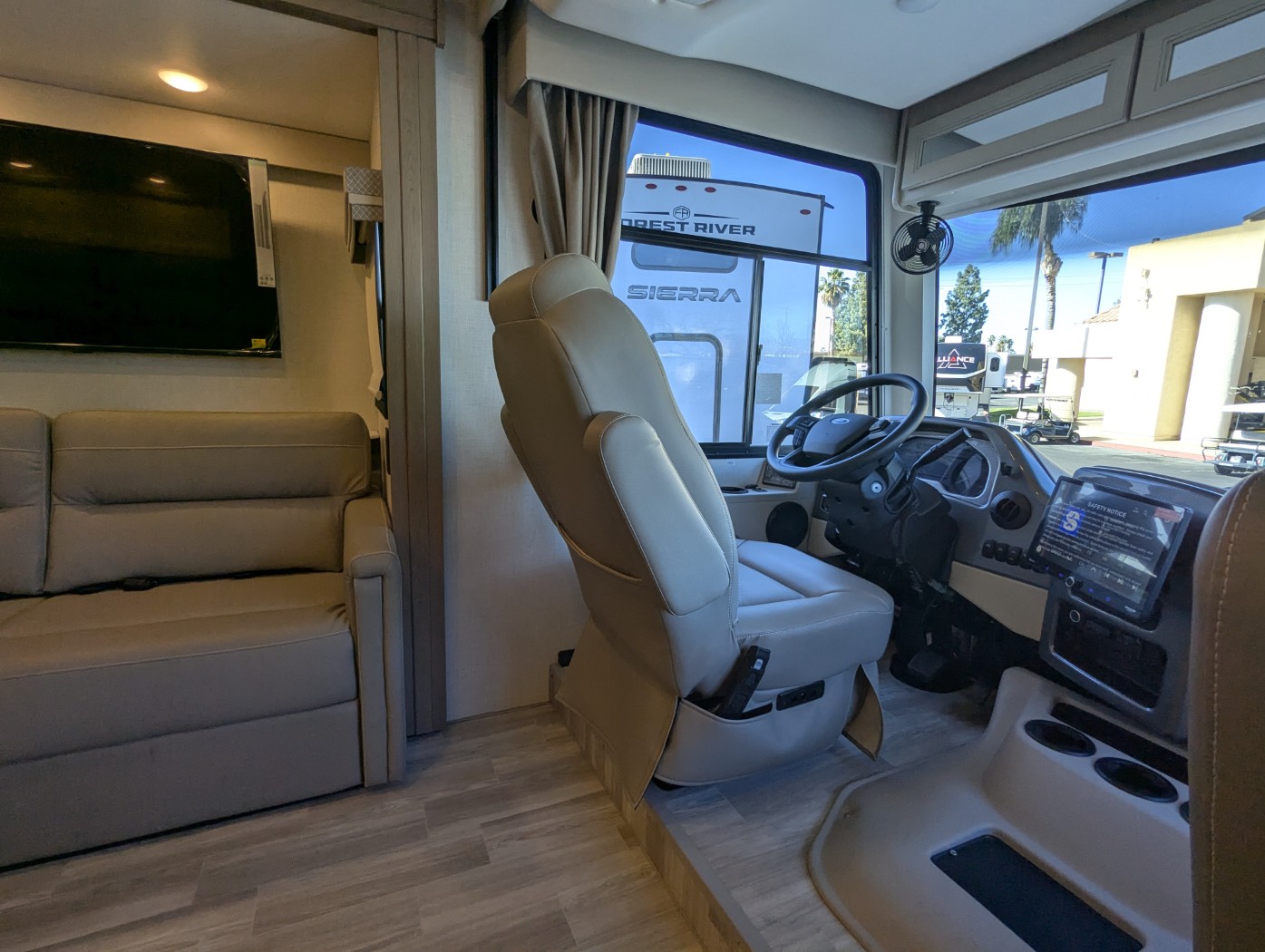 2026 Thor Motor Coach Windsport 35R - Image 7