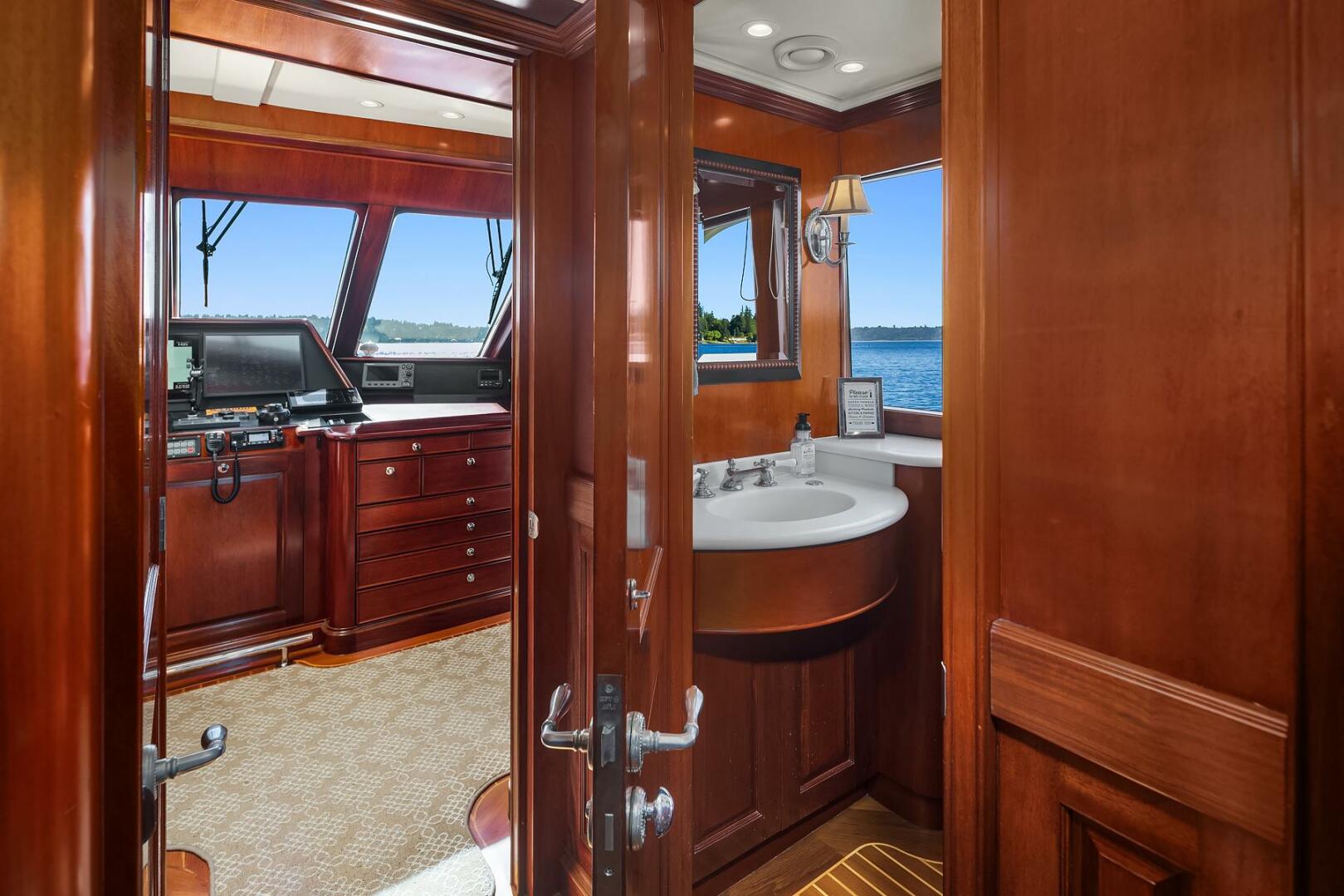 2001 Rayburn Custom Yachts Flush Deck - Image 16