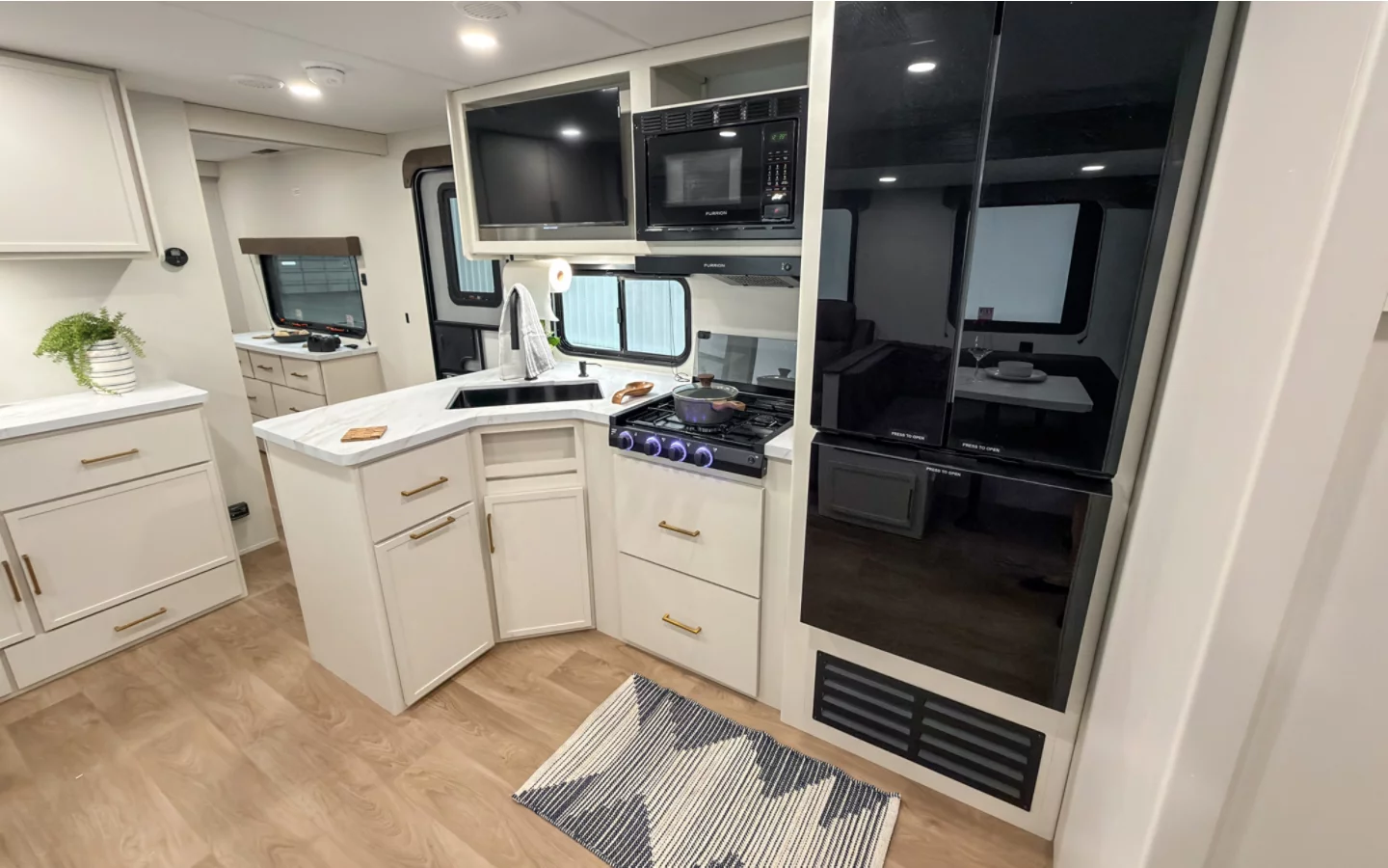 2027 Grand Design TRANSCEND 345DQT - Image 10