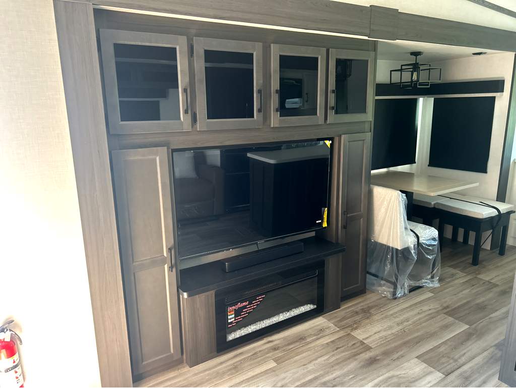 2026 VENTURE RV SPORTTREK 353VRK - Image 10