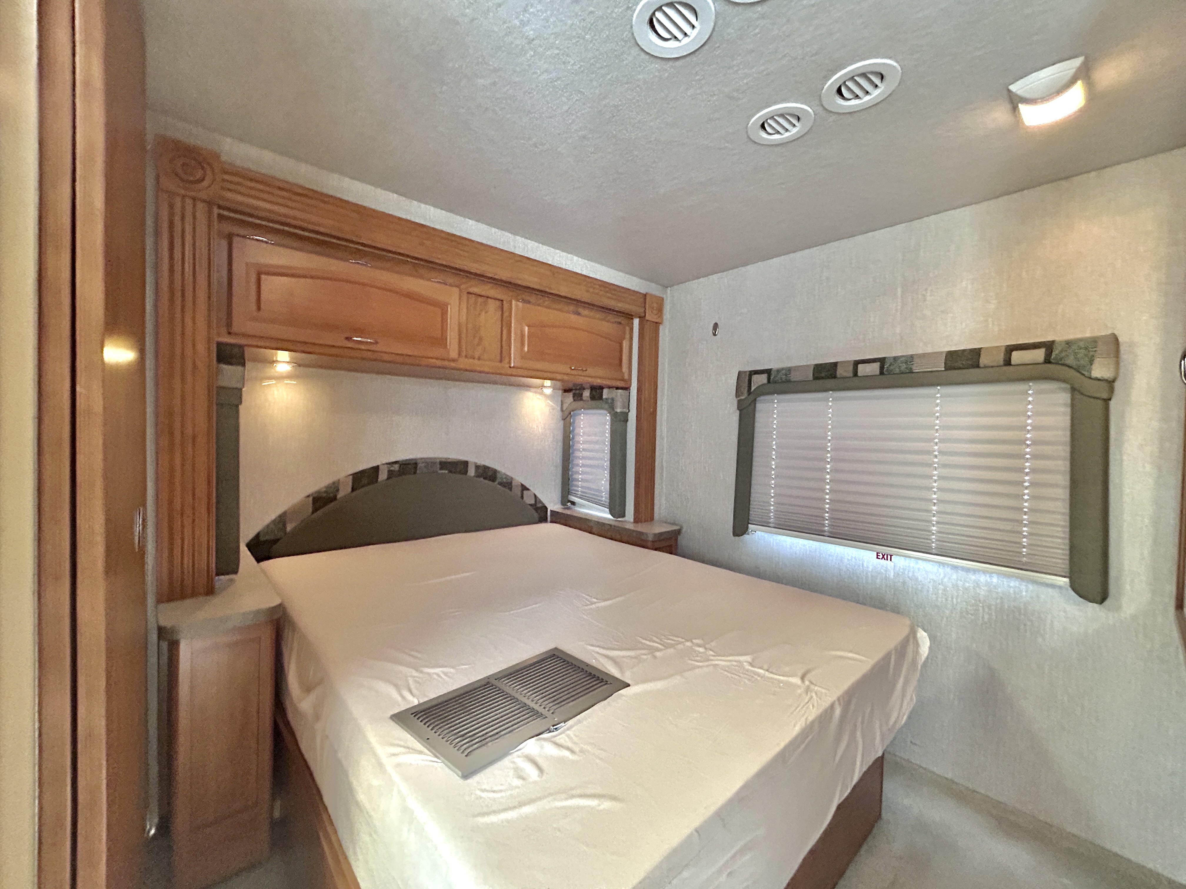 2007 FLEETWOOD TIOGA 31M - Image 22
