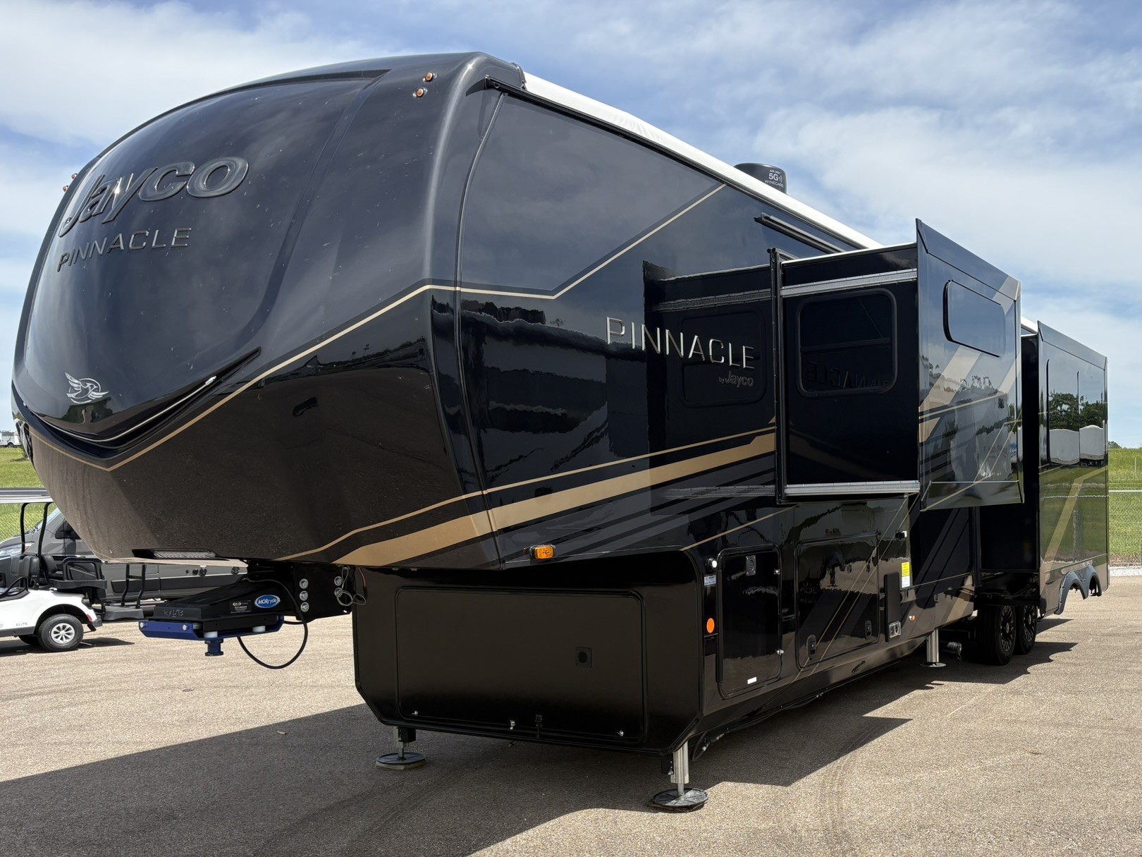 2026 JAYCO PINNACLE 38FBRK - Image 2