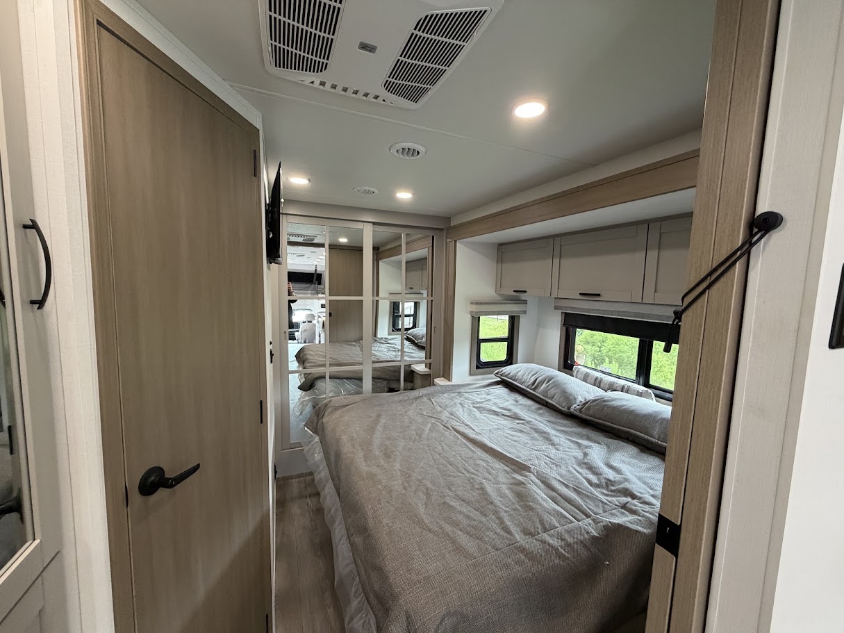 2027 JAYCO GREYHAWK XL 32U - Image 39