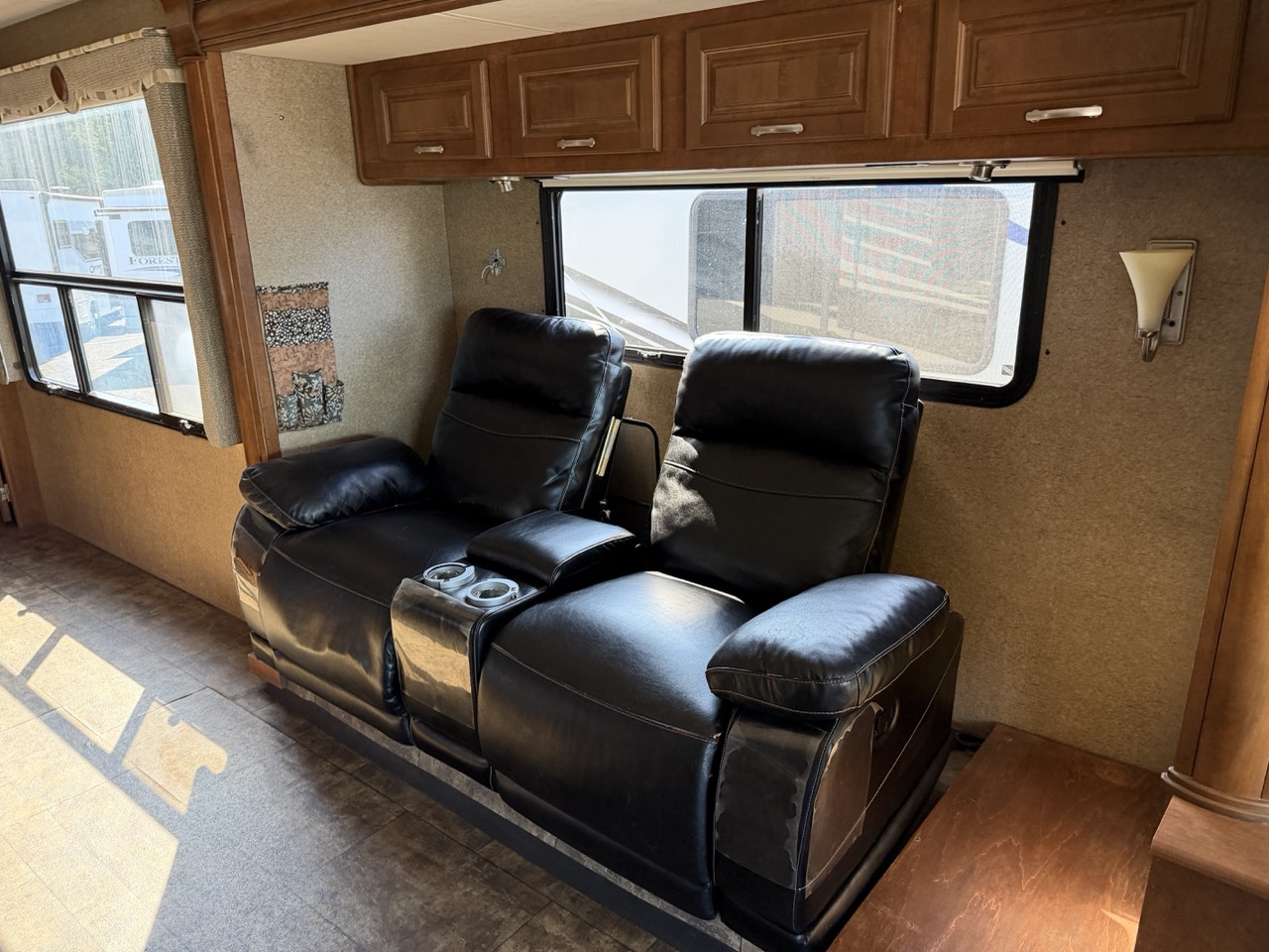 2014 Thor Motor Coach Challenger 37GT - Image 6