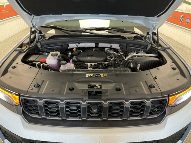 2026 Jeep Grand-Cherokee-L Laredo Altitude 4x4 - Image 10