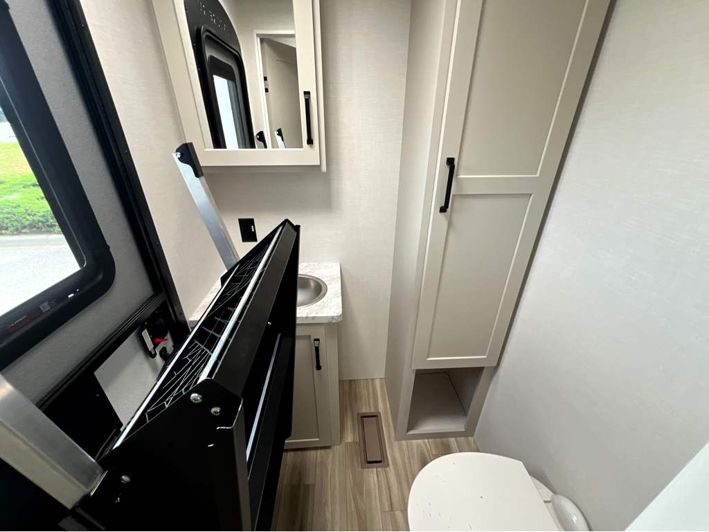 2027 VENTURE RV SPORTTREK 333VIK - Image 16