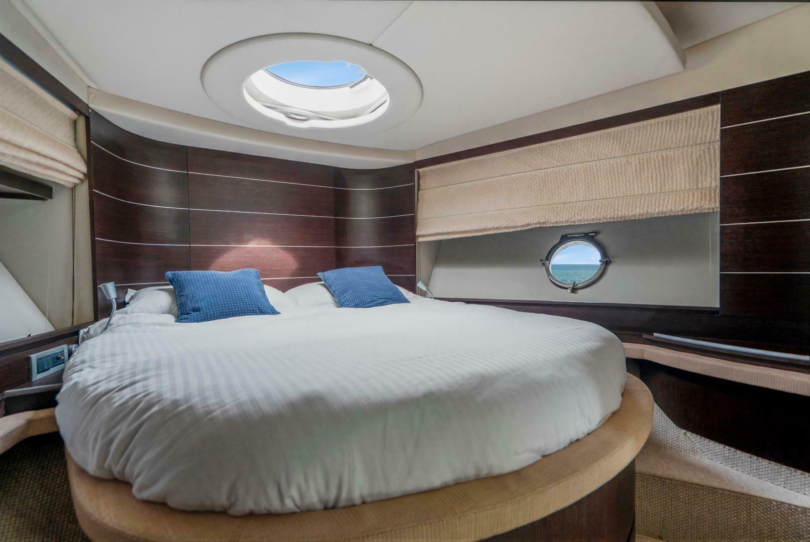 2007 Azimut 68S - Image 45