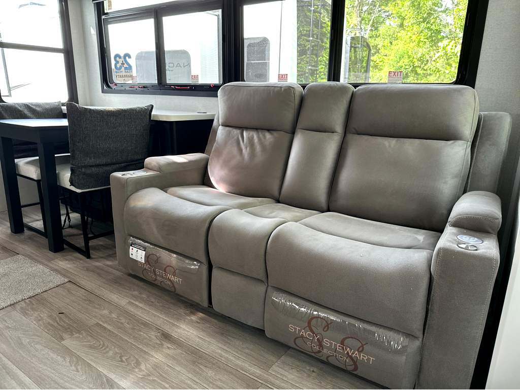 2027 JAYCO PINNACLE 32RLTS - Image 10