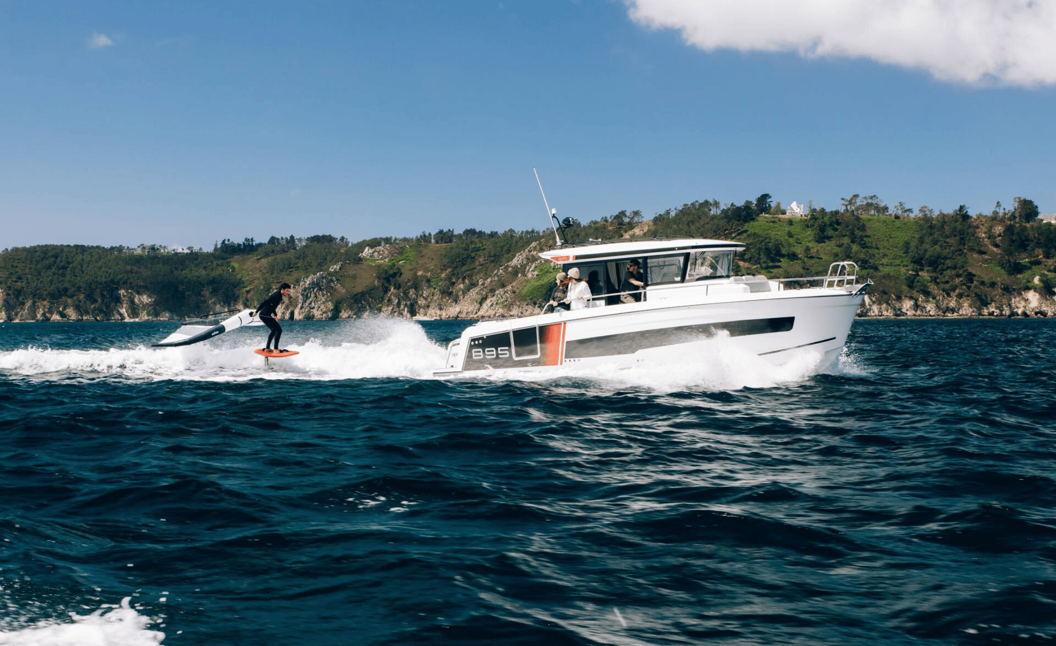 2027 Jeanneau NC 895 Sport S2 - Image 3