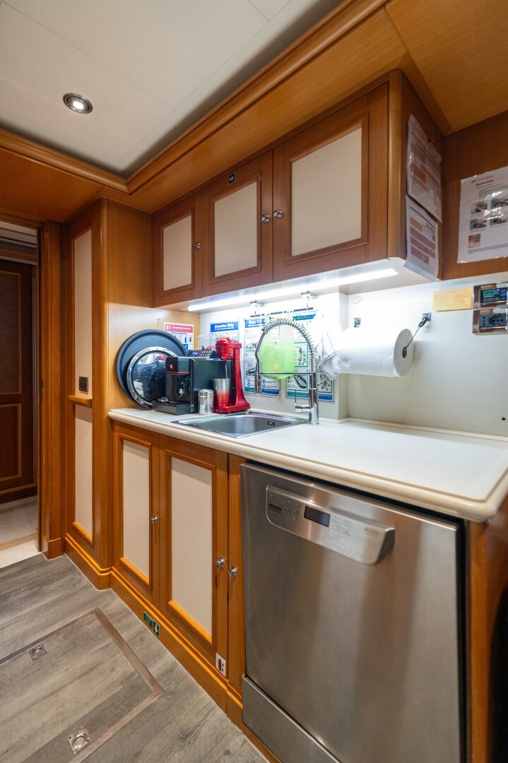 2007 CRN Pilothouse - Image 44