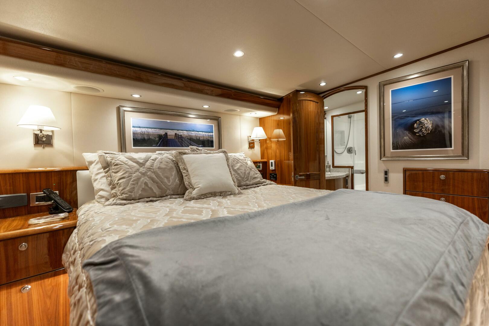 2020 Viking 62 Convertible - Image 5
