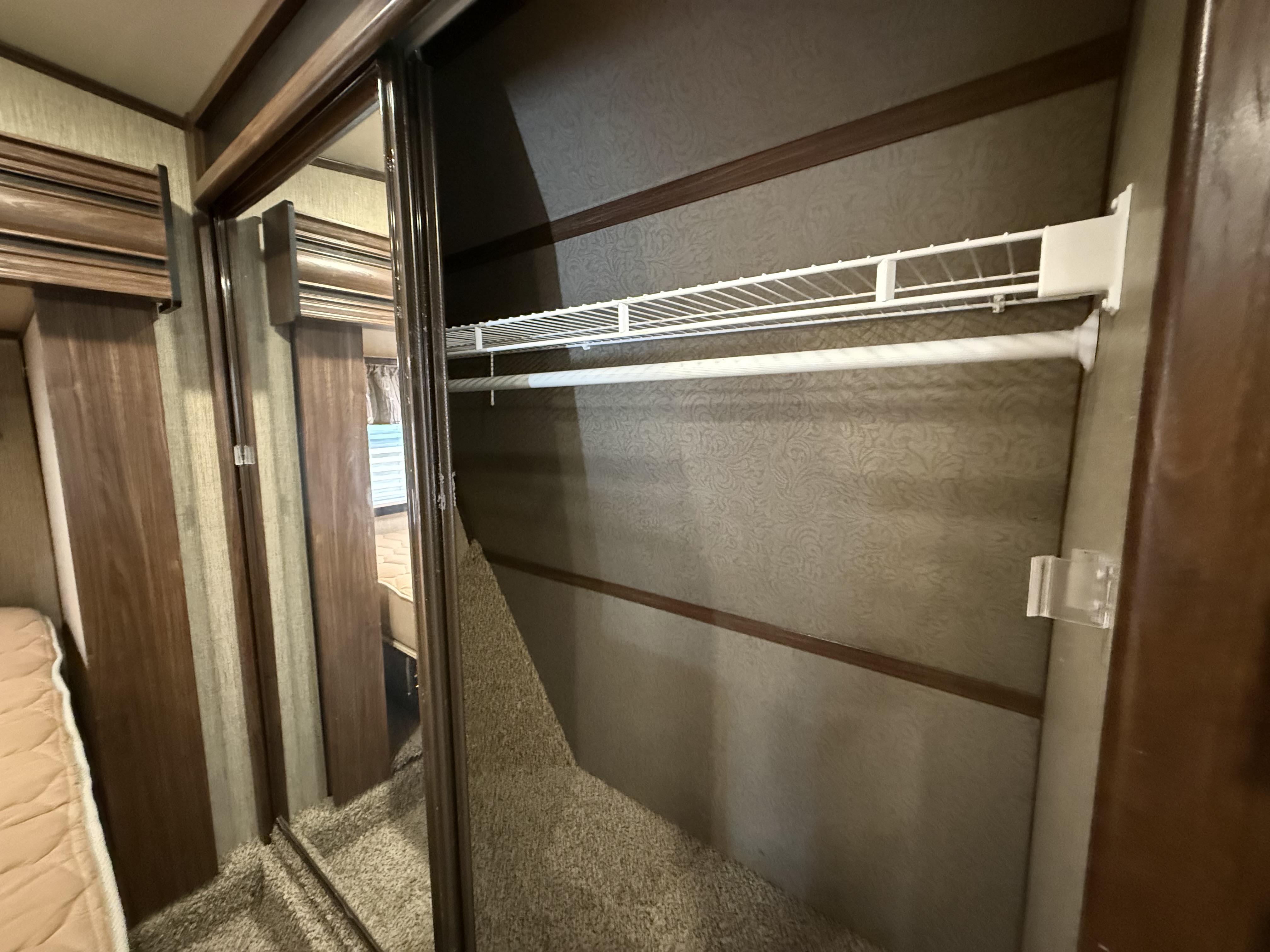 2017 Keystone Sprinter Wide Body 298FWRLS - Image 17