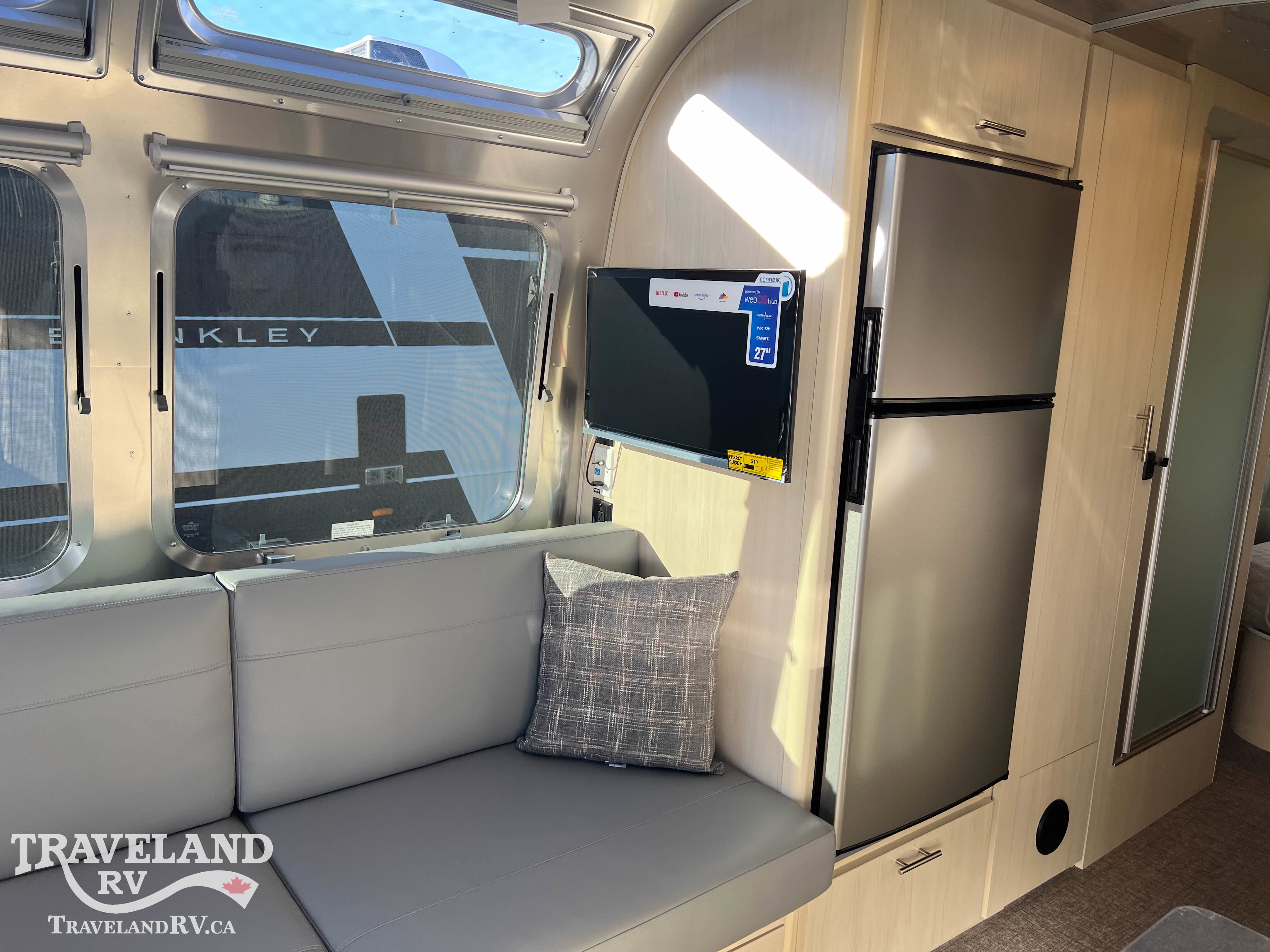 2026 Airstream Flying Cloud 23FBQ - Image 10