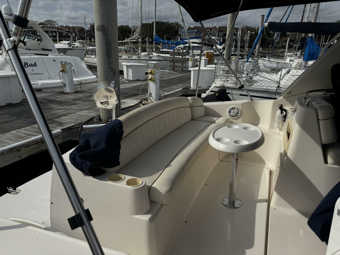 2002 Rinker 342 Fiesta Vee - Image 21