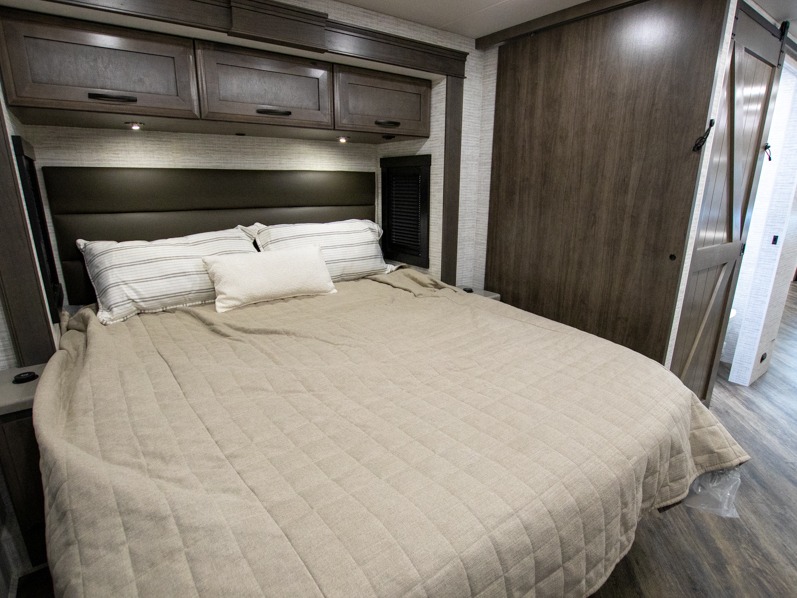 2025 Jayco Seneca 37M - Image 13