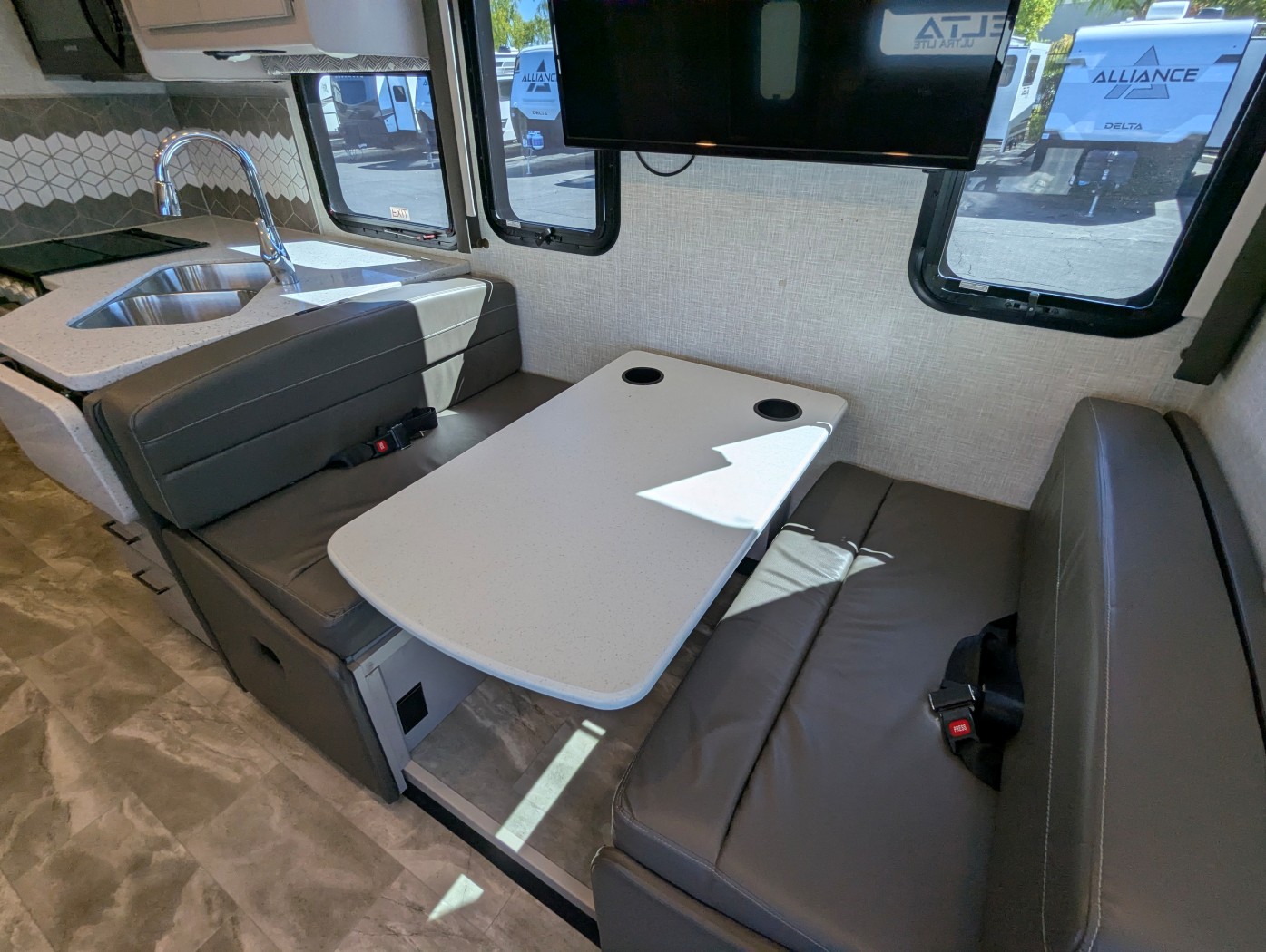 2022 Thor Motor Coach Windsport