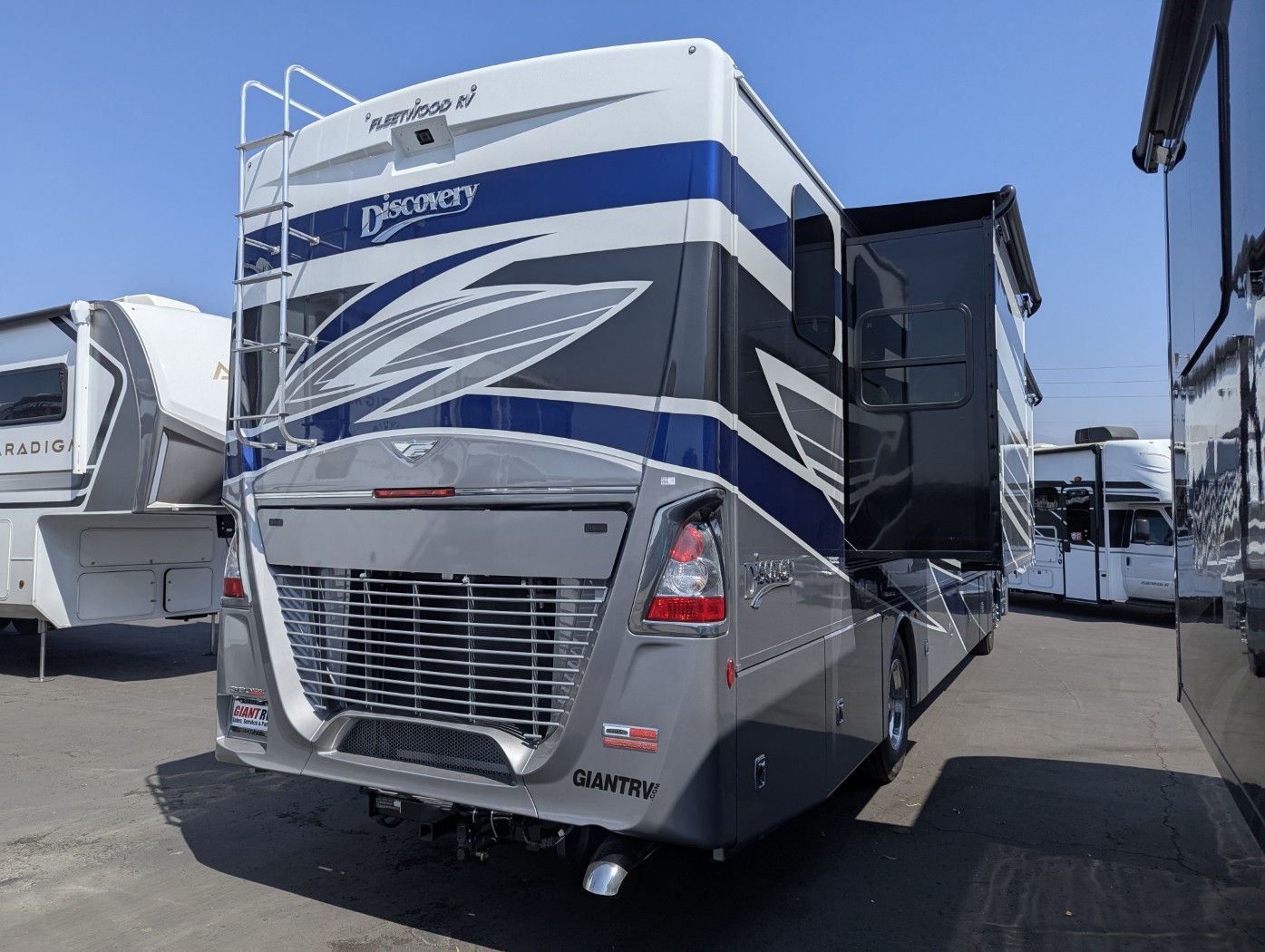 2026 Fleetwood Discovery 38N - Image 6