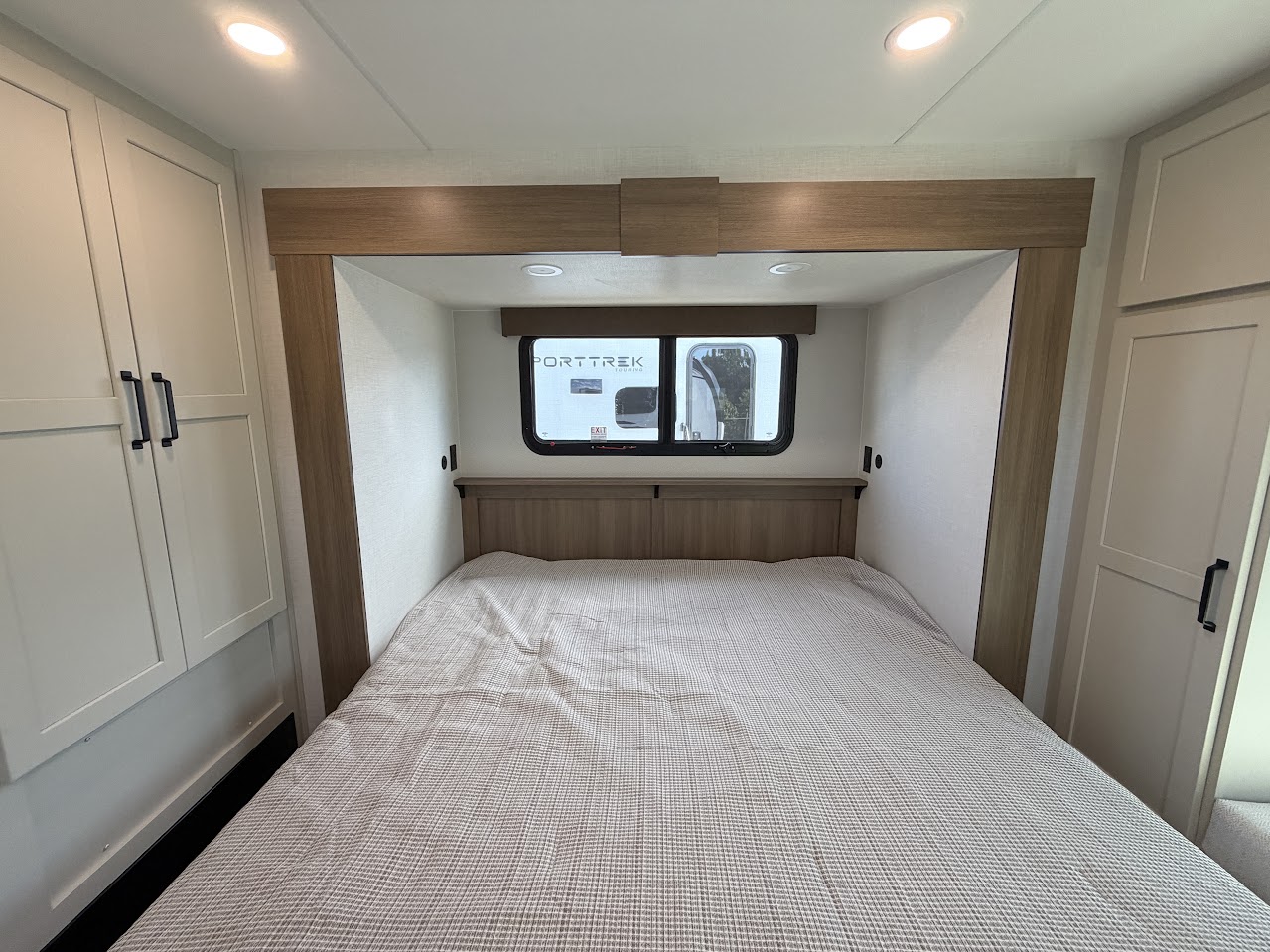 2027 VENTURE RV SPORTTREK 343VIB - Image 56