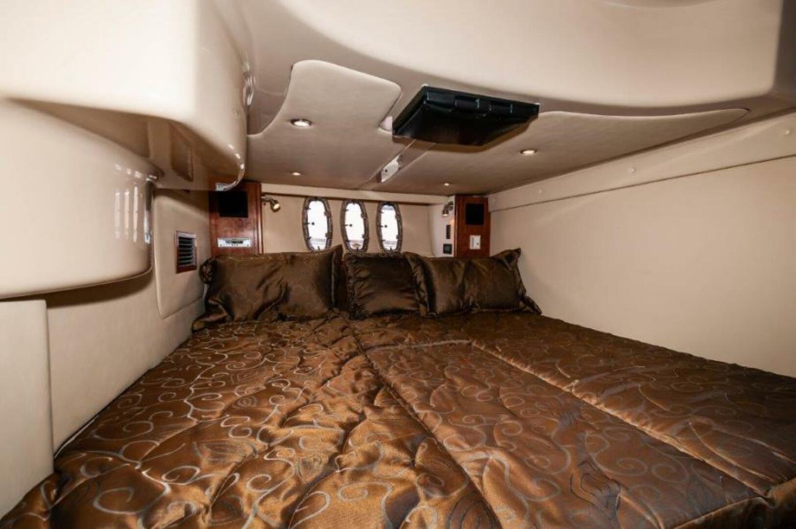 2006 Cruisers Yachts 477 Sport Sedan - Image 18