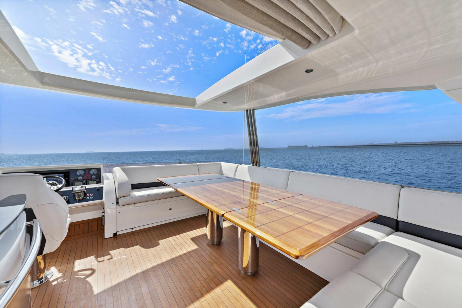 2015 Princess 72 Motoryacht - Image 11