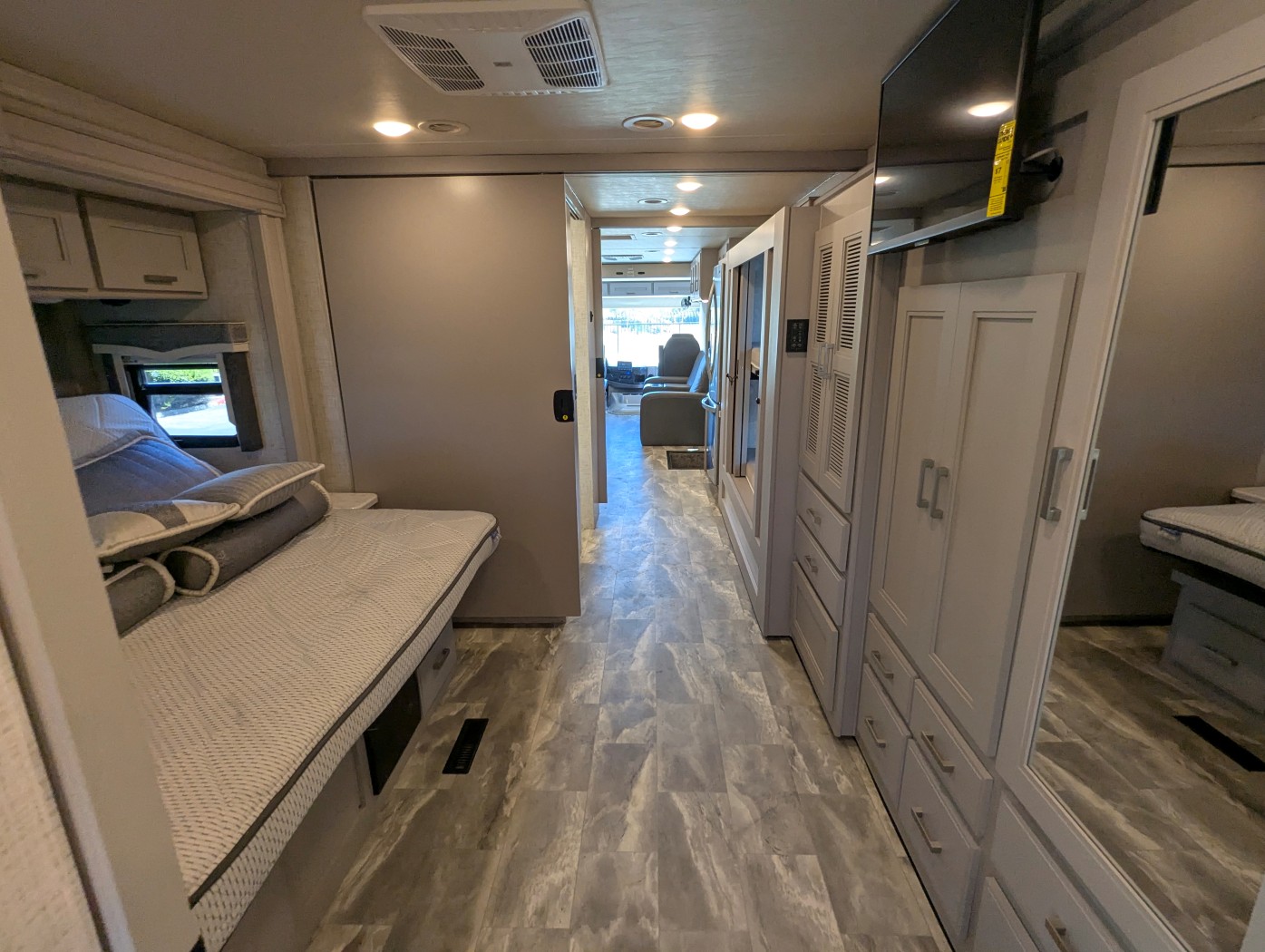 2023 Thor Motor Coach Challenger 37DS - Image 52