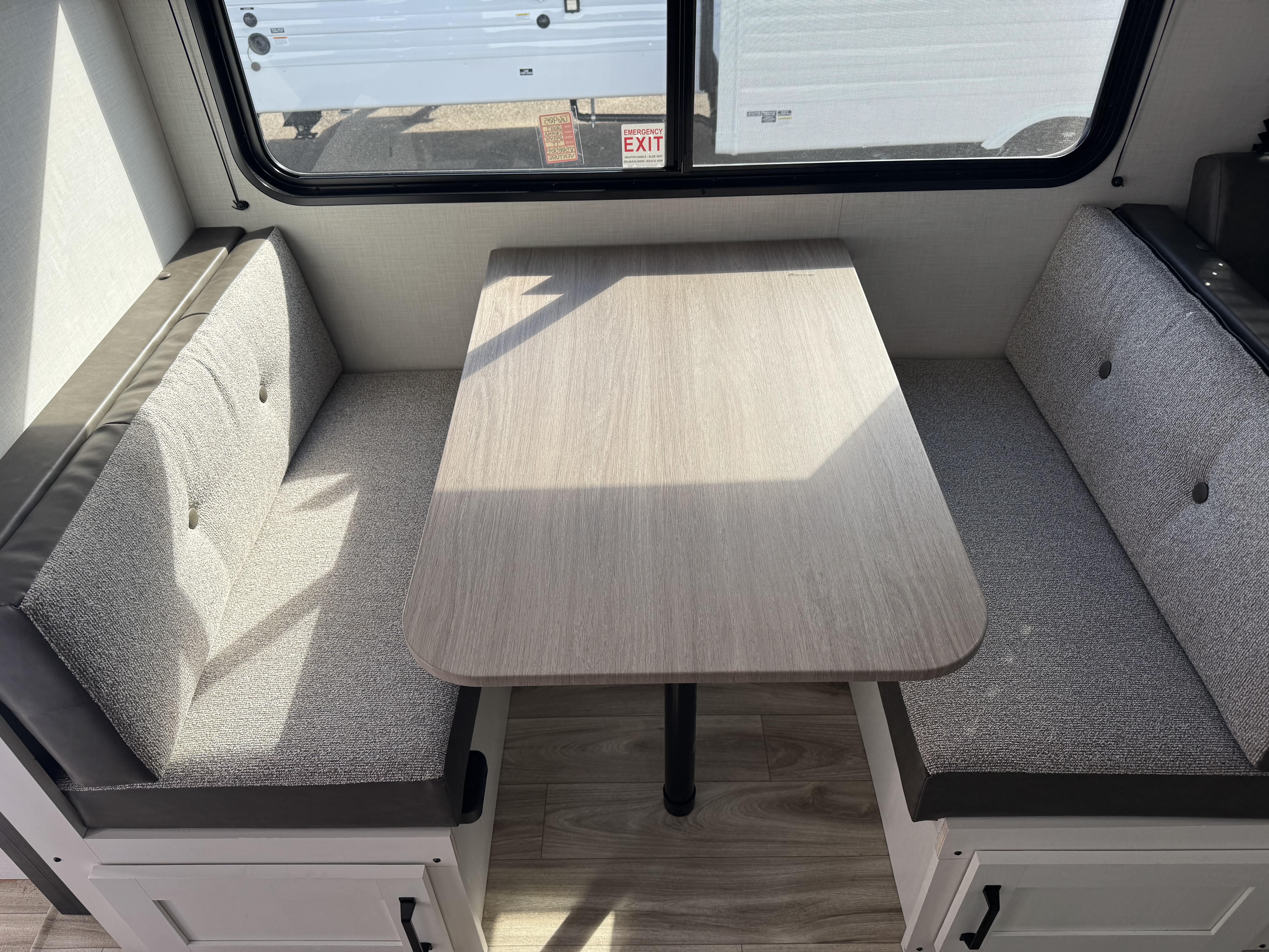 2027 VENTURE RV SIENNA 293VIK - Image 18