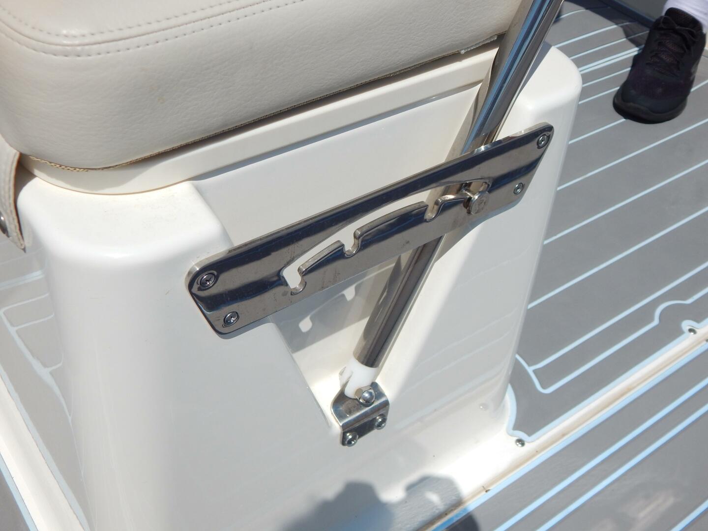 2020 Boston Whaler 190 Montauk Base - Image 12