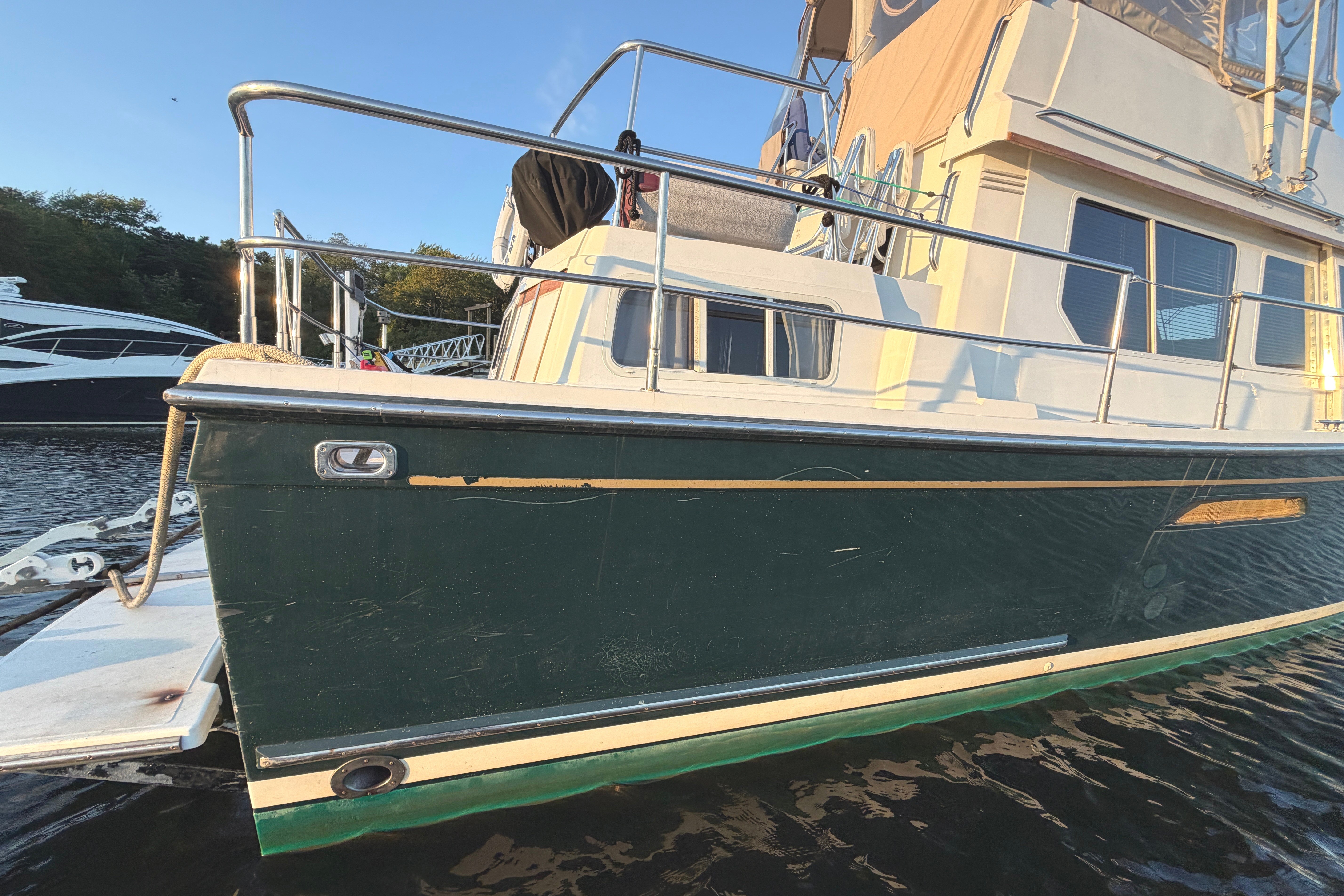 1998 Sabreline 36 AFT CABIN - Image 6