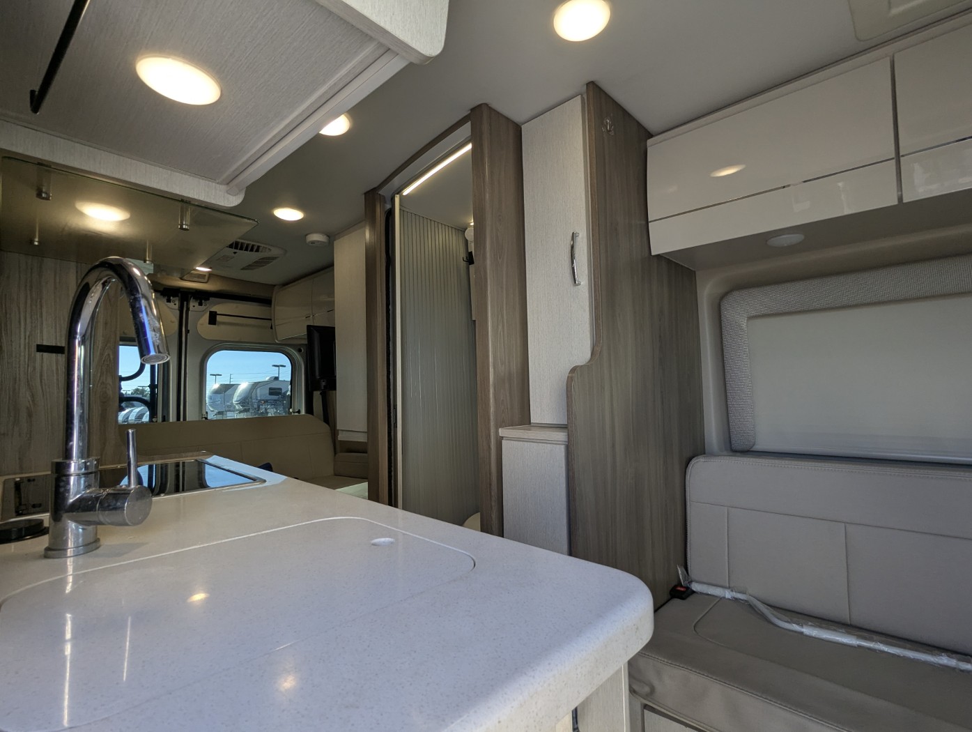 2022 Thor Motor Coach Tellaro