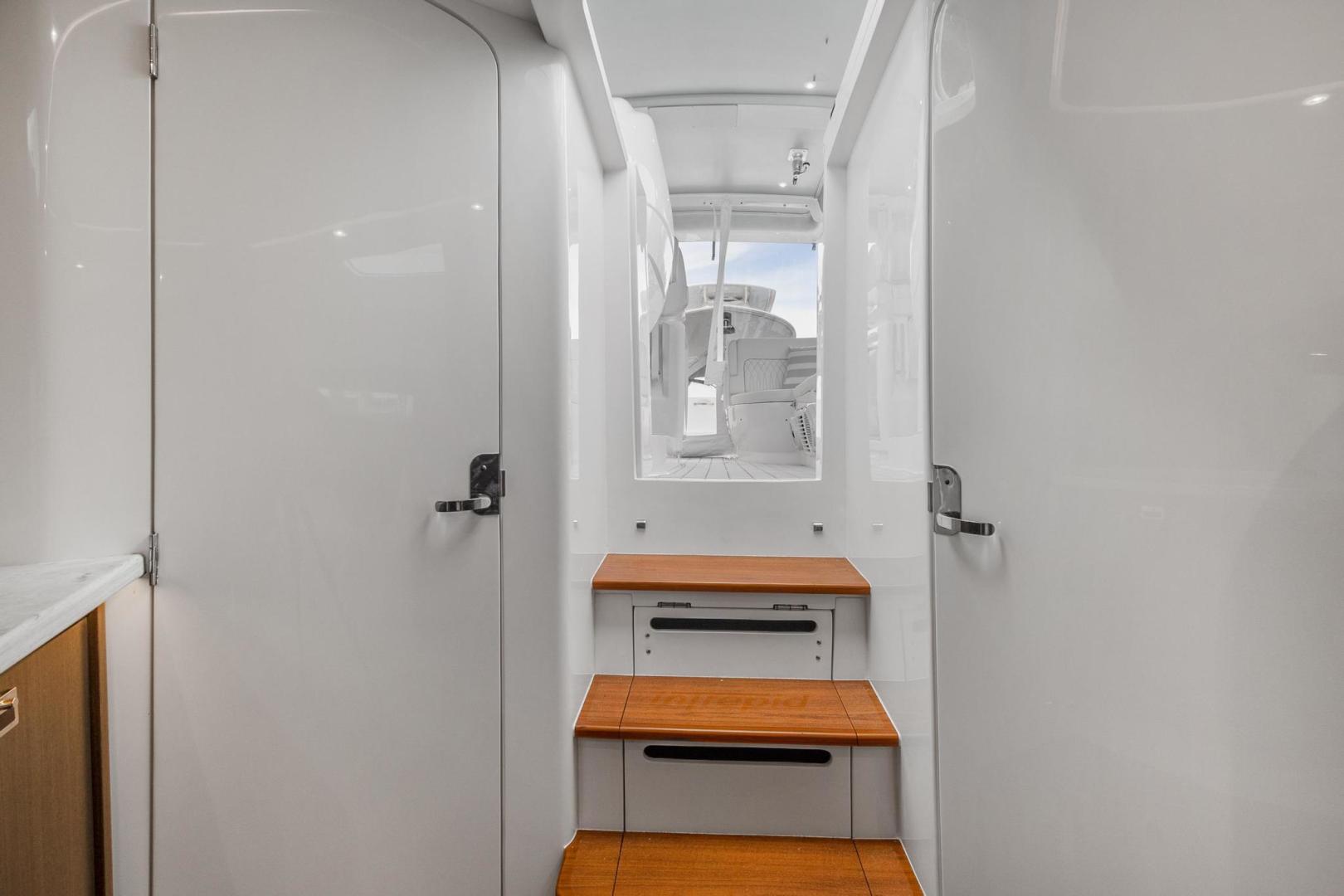 2021 Intrepid 438 Evolution - Image 26