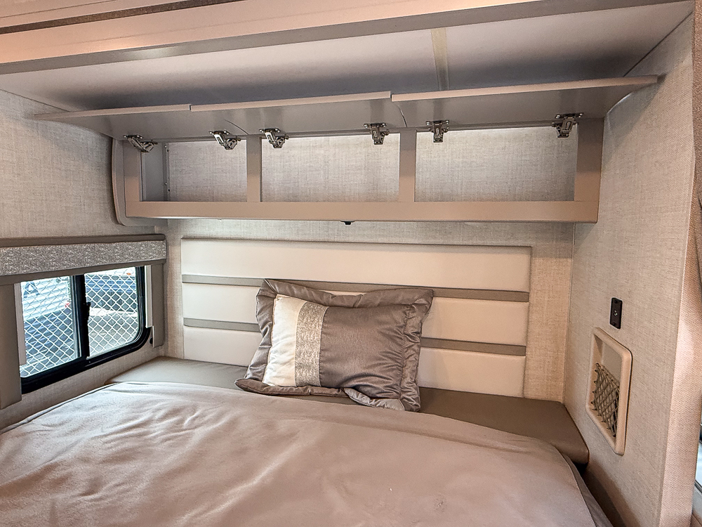 2025 THOR MOTORCOACH 24FB - Image 52