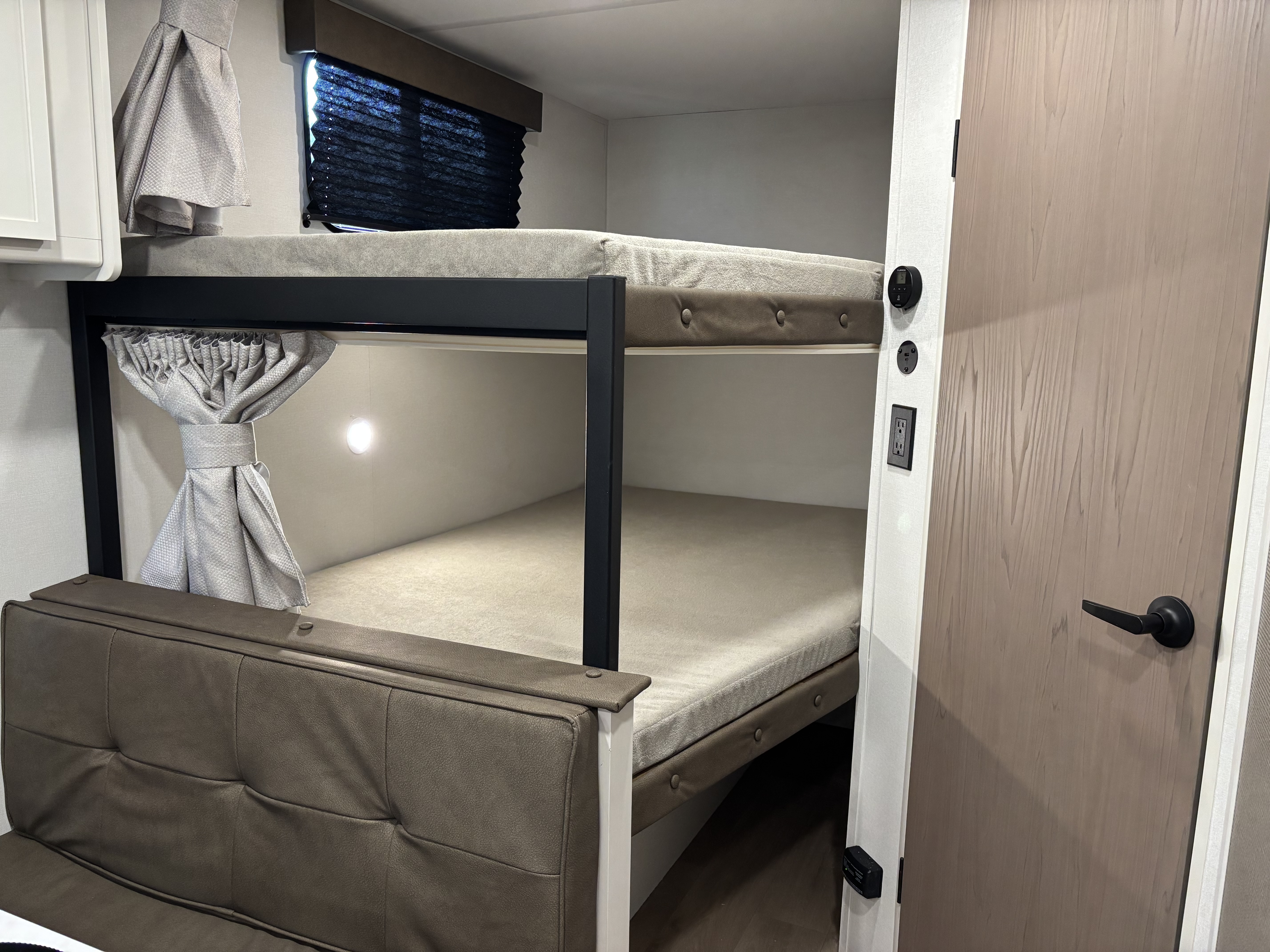 2026 Grand Design Transcend XPLOR 19BHX - Image 15