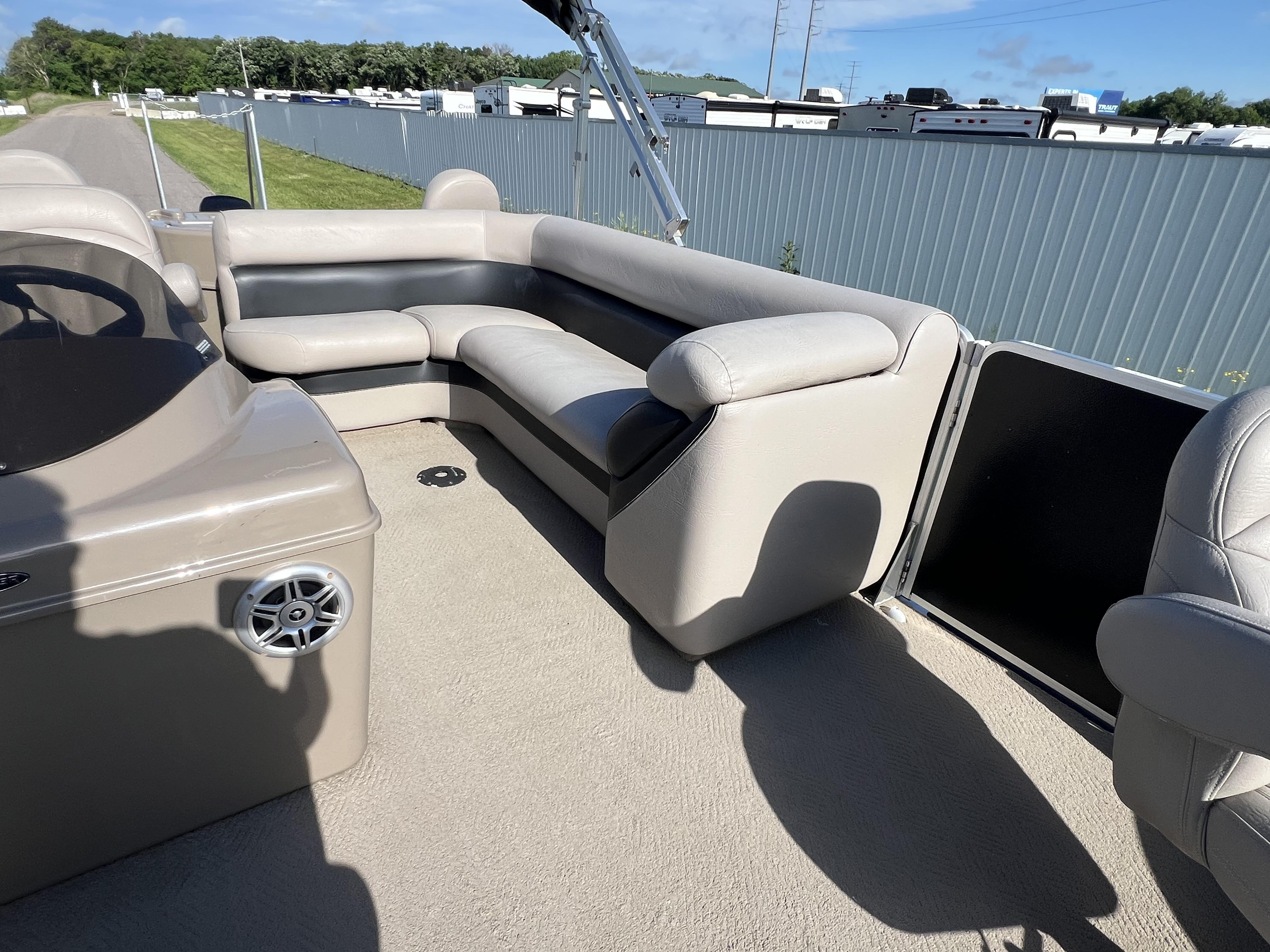 2012 PREMIER 201 EXPLORER - Image 21