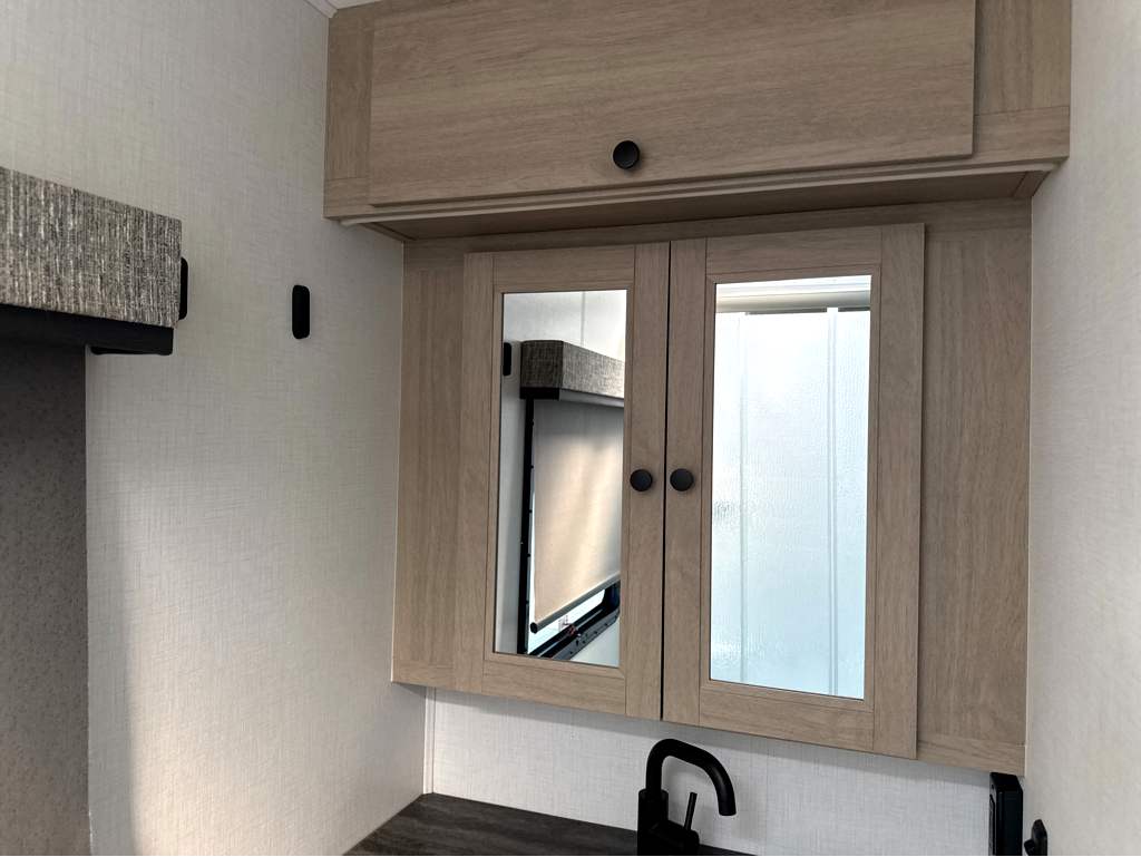 2025 FOREST RIVER SUNSEEKER 2400T - Image 28
