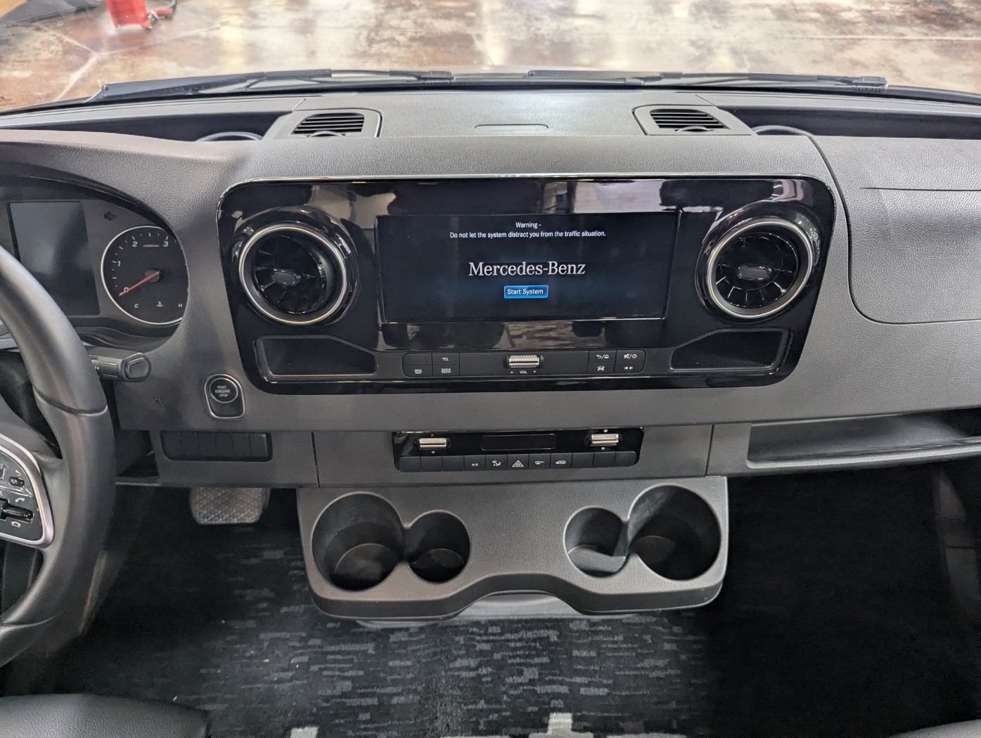 2024 Dynamax Corp Isata 3 Series 24FW - Image 14