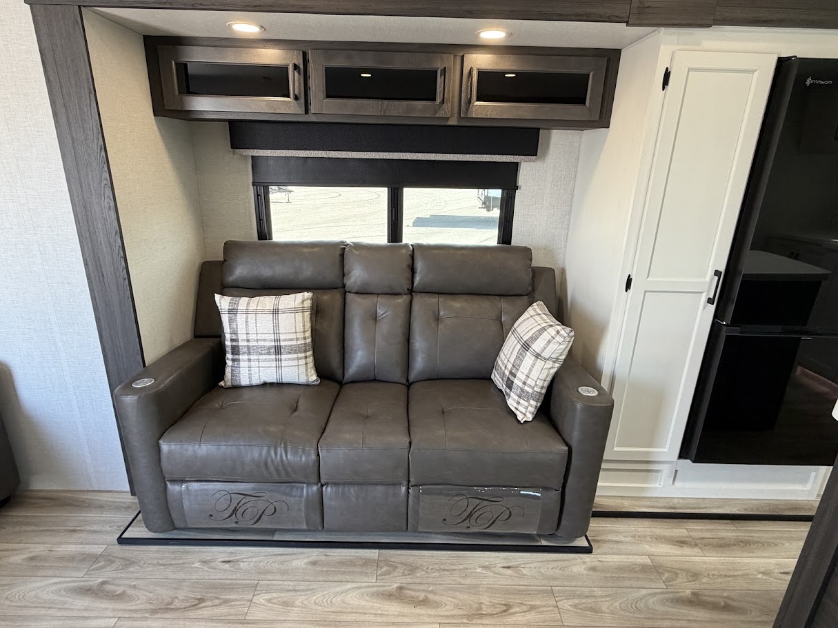 2026 VENTURE RV SPORTTREK 333VFK - Image 17