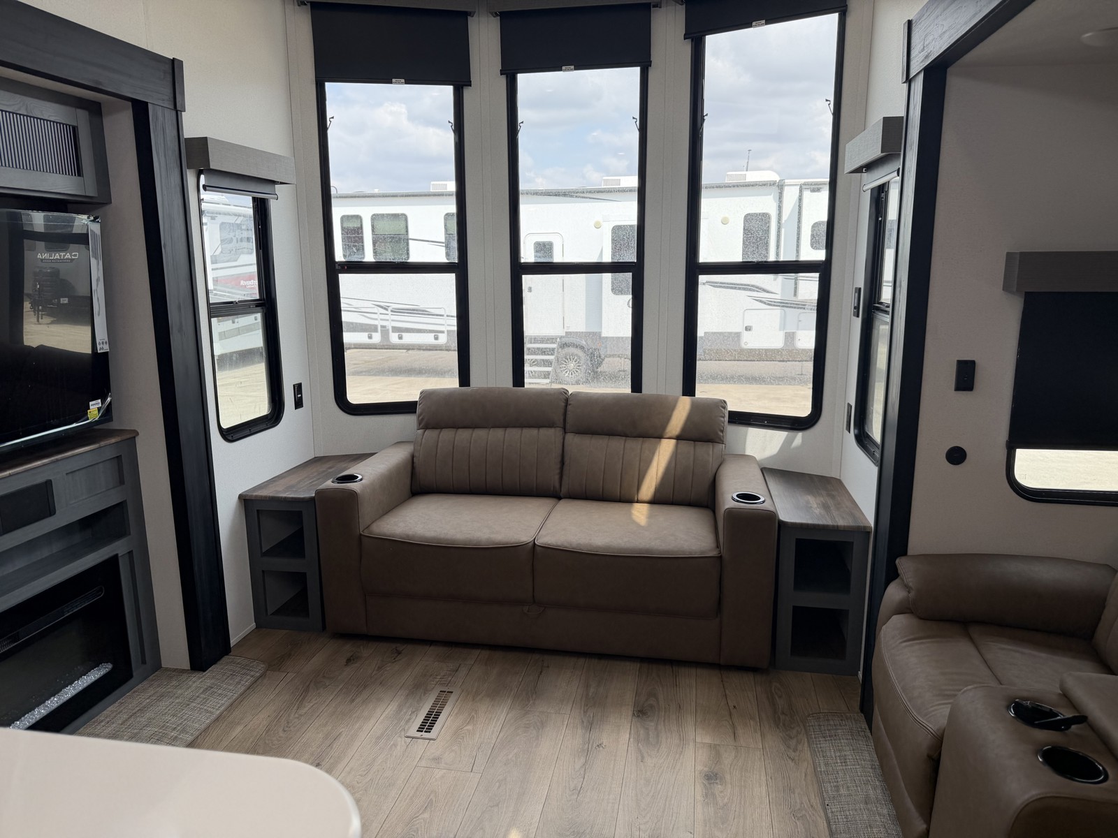 2026 PALOMINO 402LFT - Image 2