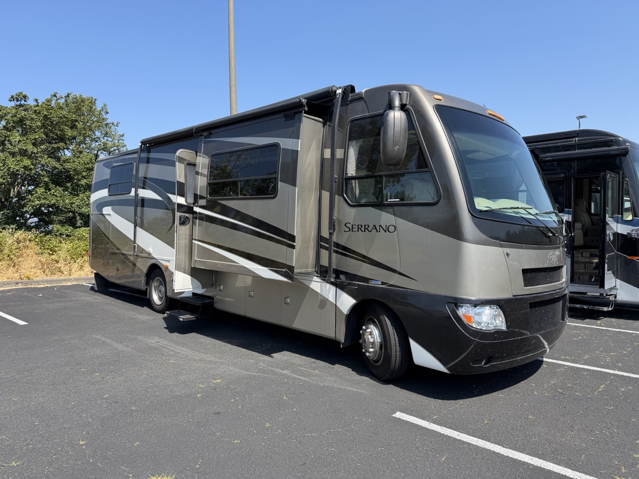 2010 Thor Motor Coach Serrano 31V - Image 1