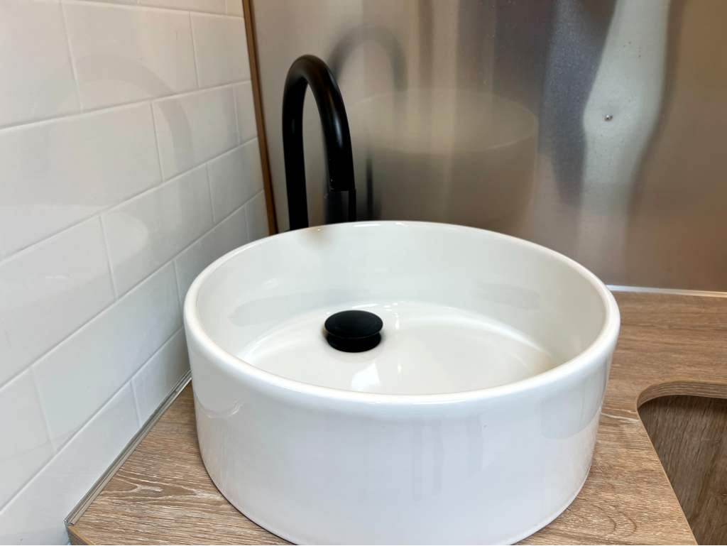 2024 AIRSTREAM POTTERY BARN 28RBT - Image 19