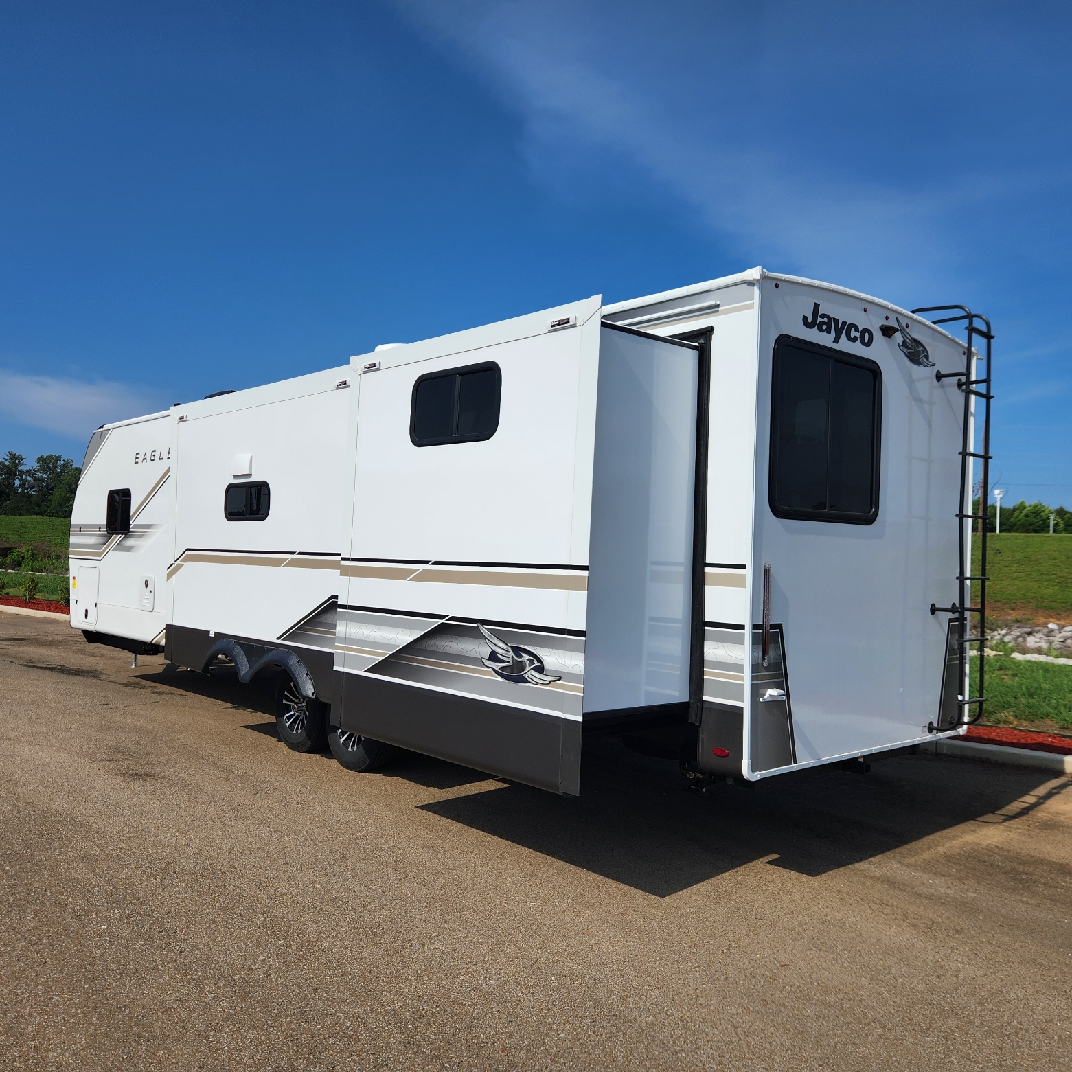 2027 JAYCO EAGLE 312BHOK - Image 3