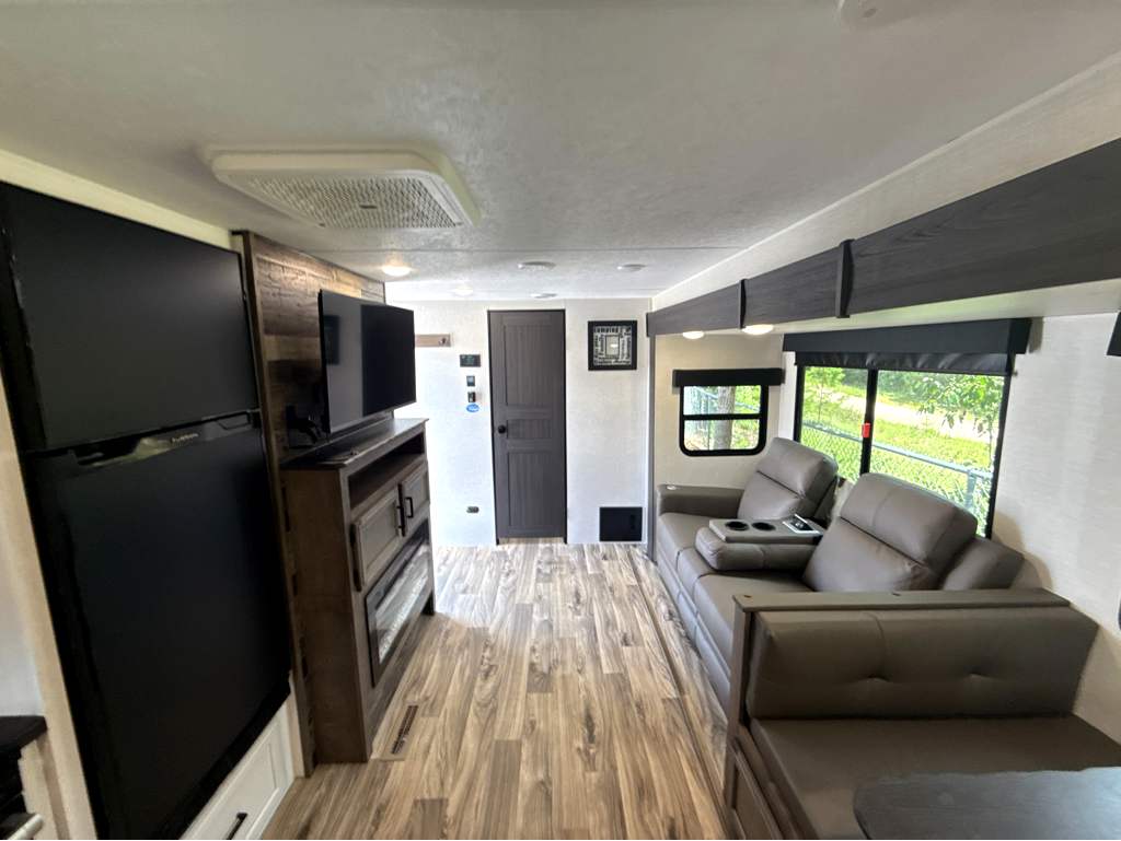 2024 VENTURE RV STRATUS 261VRB - Image 12