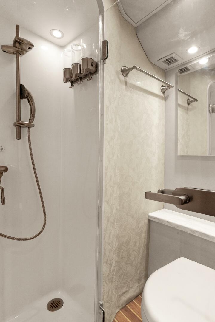 2015 Viking 46 Convertible - Image 19