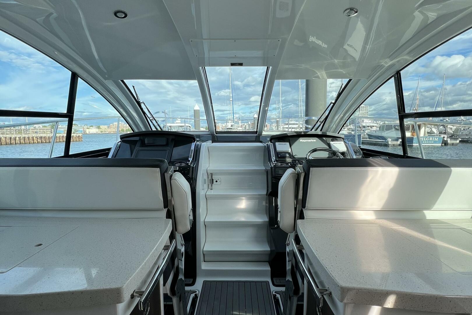 2018 Monterey 36 Sport Coupe - Image 11
