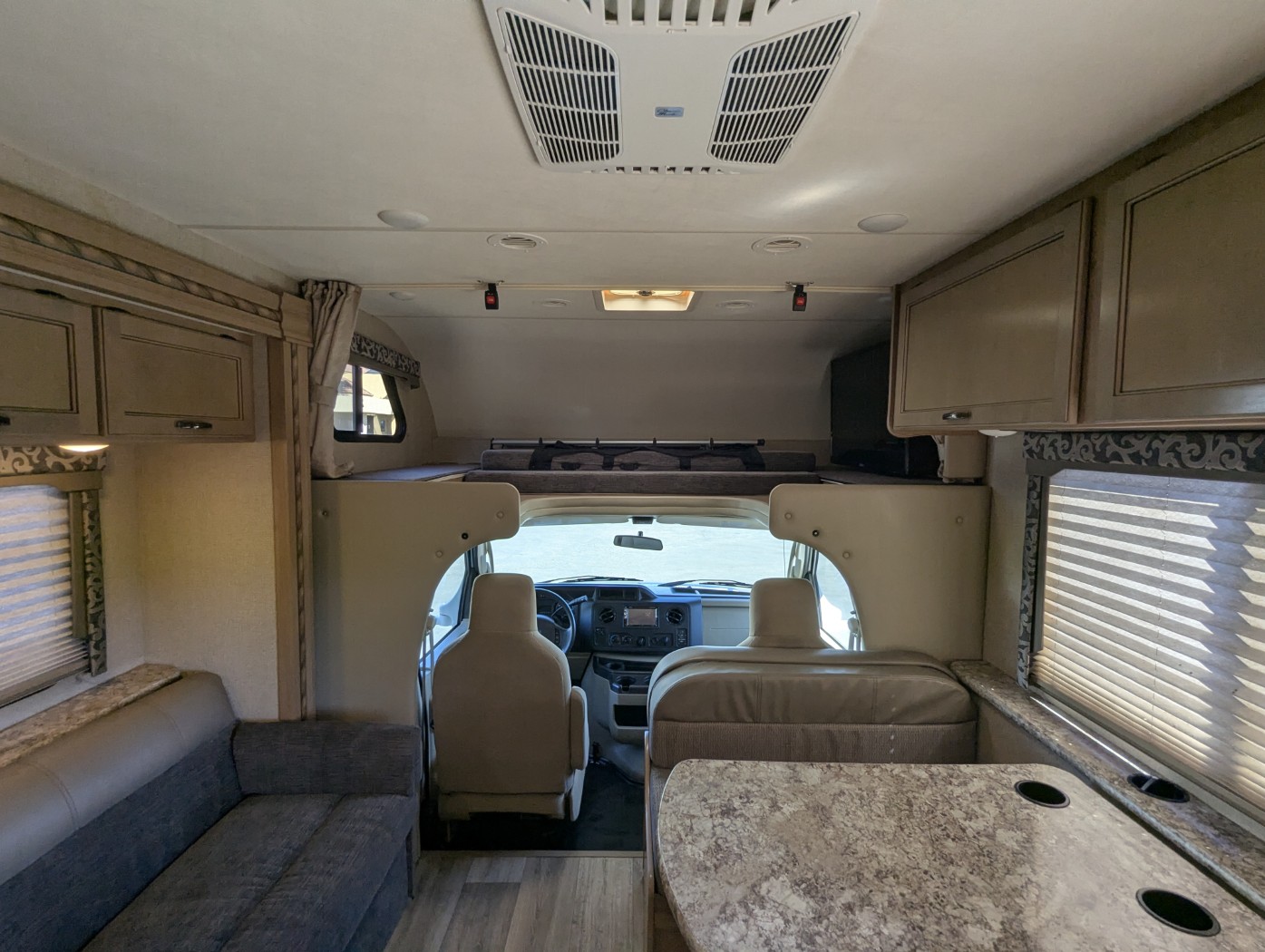 2018 Thor Motor Coach Four Winds 30D - Image 19