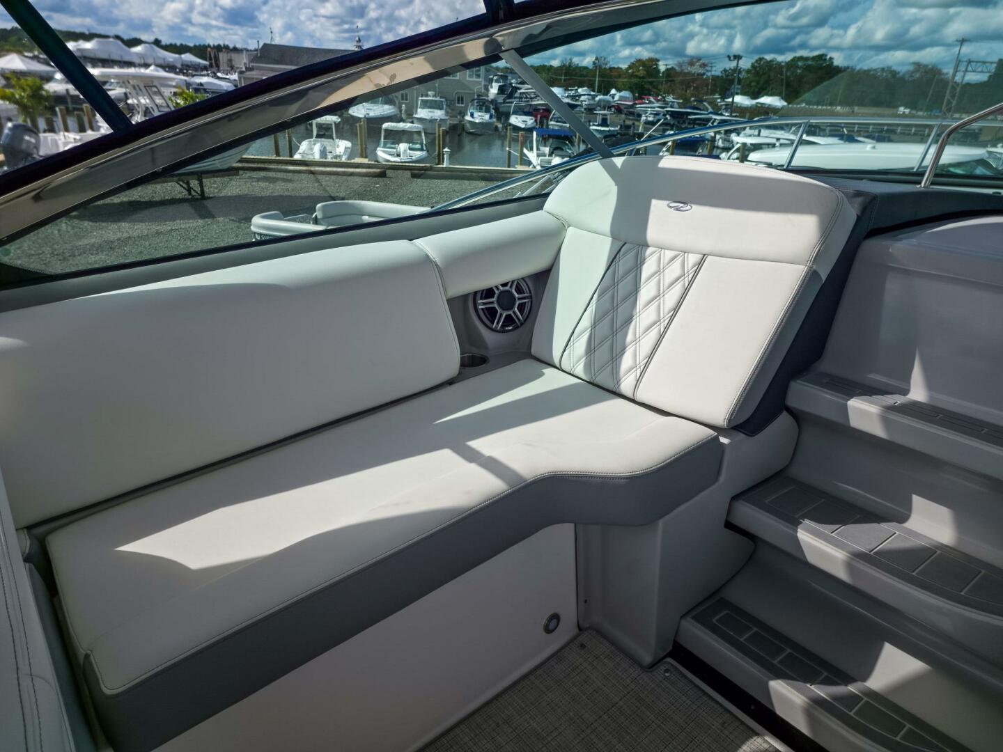 2026 Regal 33 XO Base - Image 20