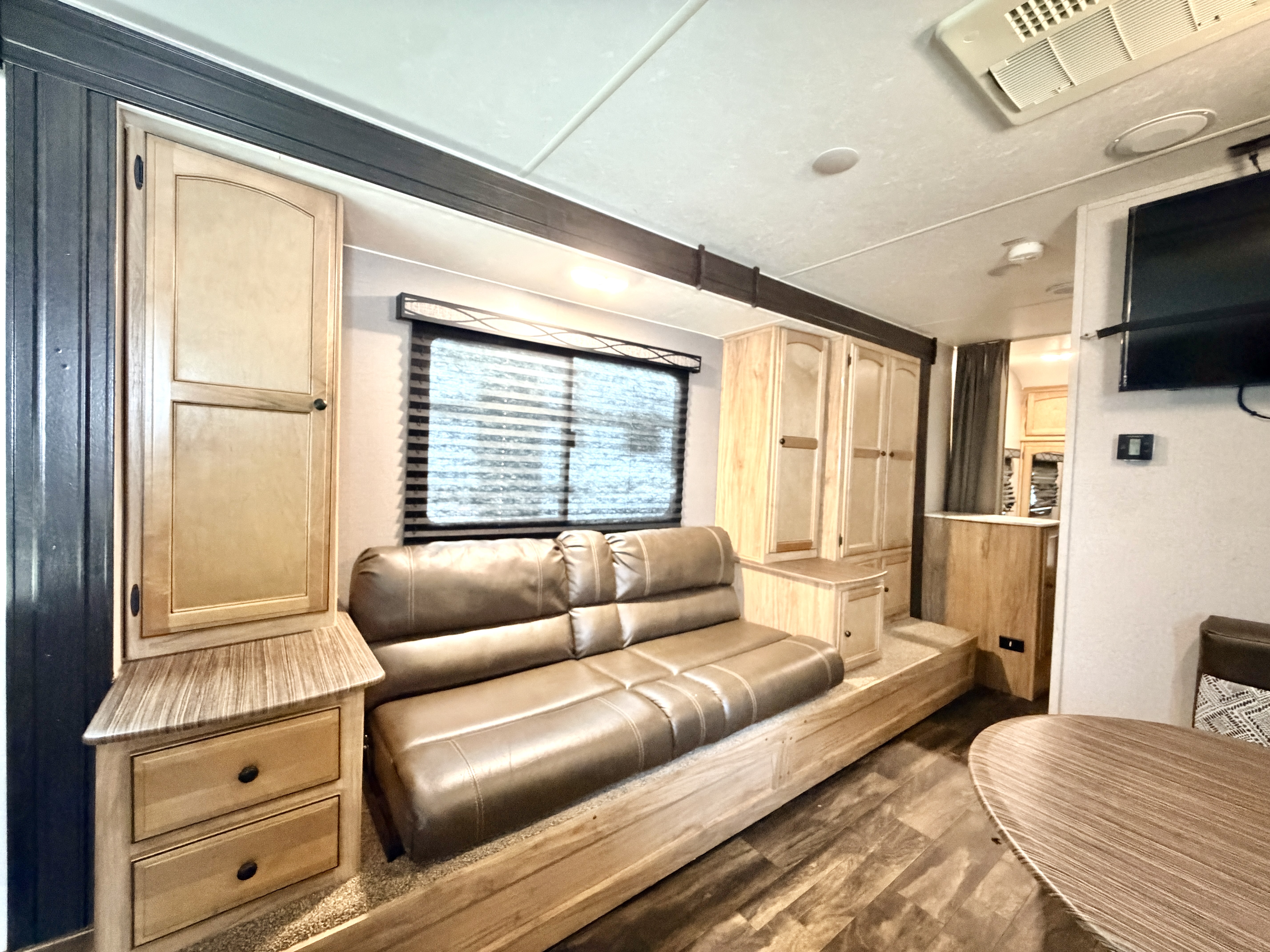 2019 Coachmen Freedom Express Ultra Lite 246RKS - Image 11