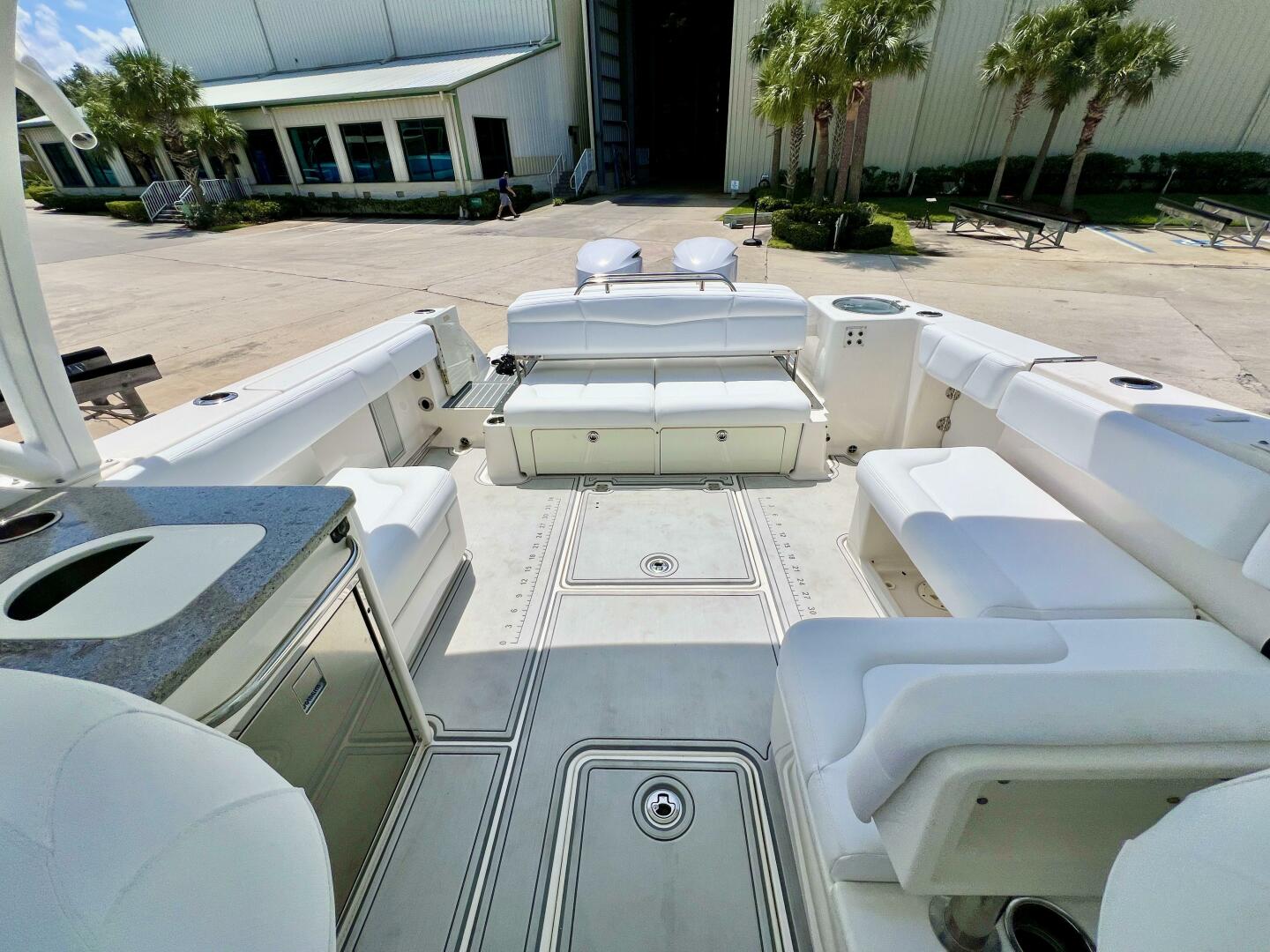 2019 Robalo R317 - Image 4