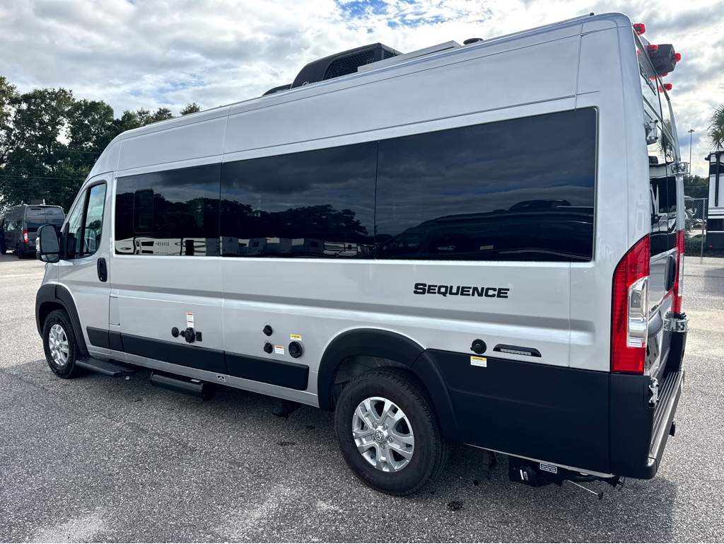 2027 THOR MOTOR COACH SEQUENCE 20L - Image 7