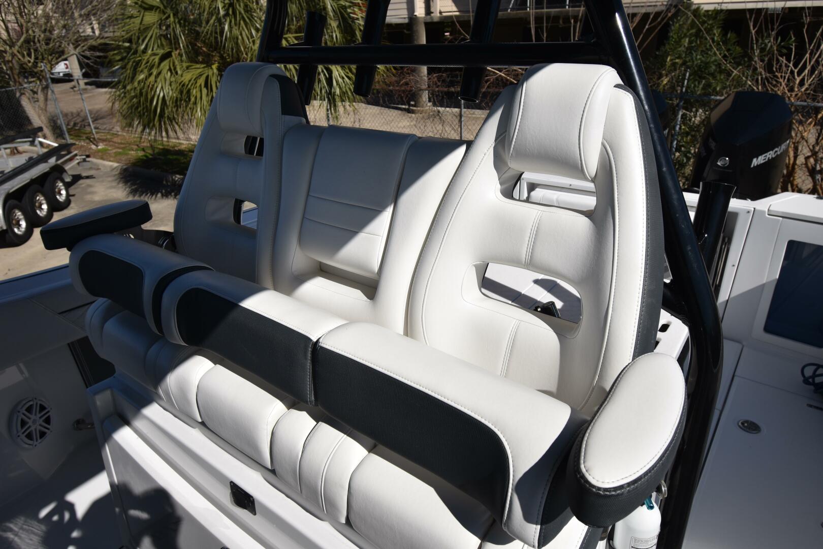2021 Blackfin 332CC - Image 15